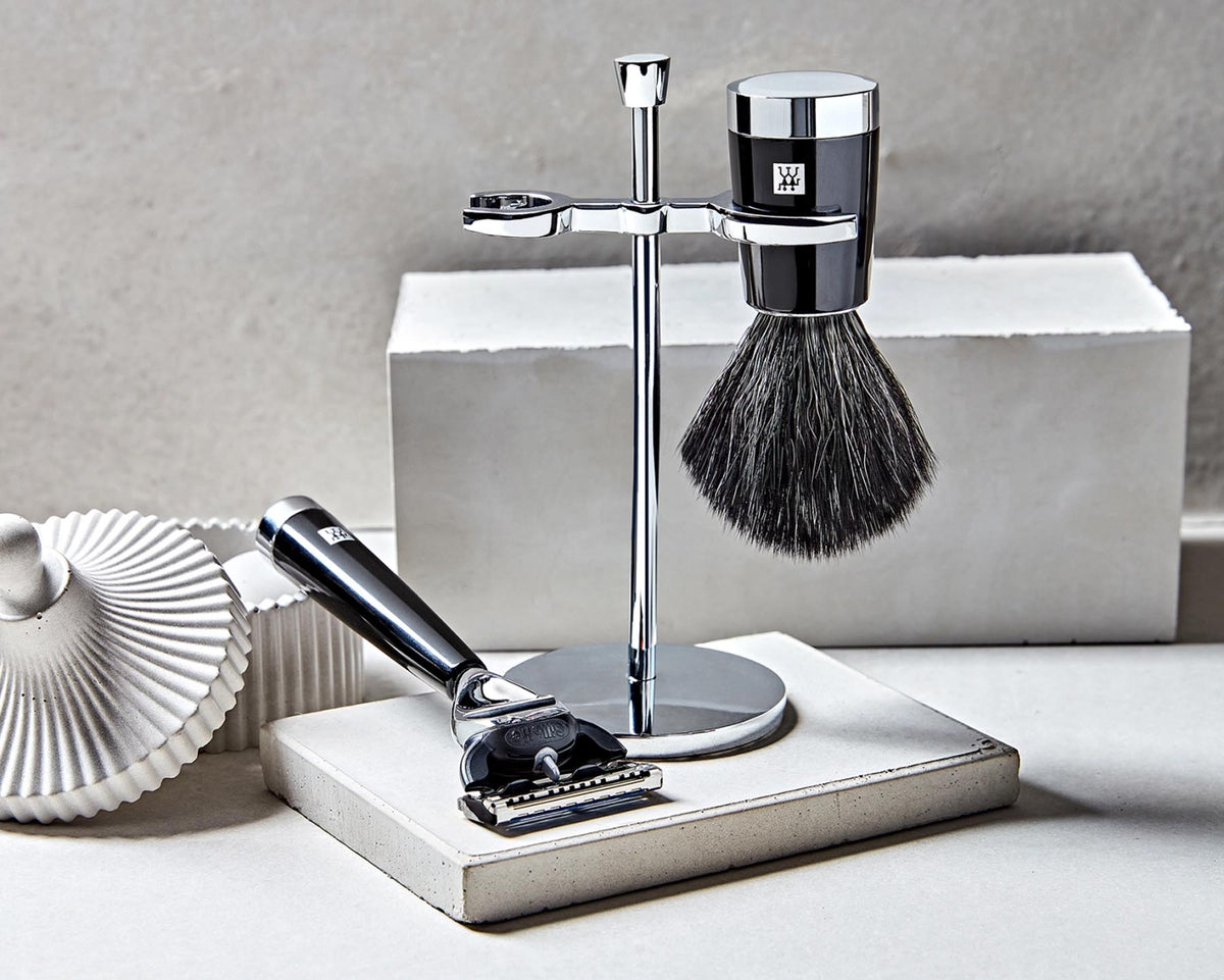 Classic Rasier Set mit Rasierer in Schwarz präsentiert im Onlineshop von KAQTU Design AG. Körperpflege ist von Zwilling Beauty