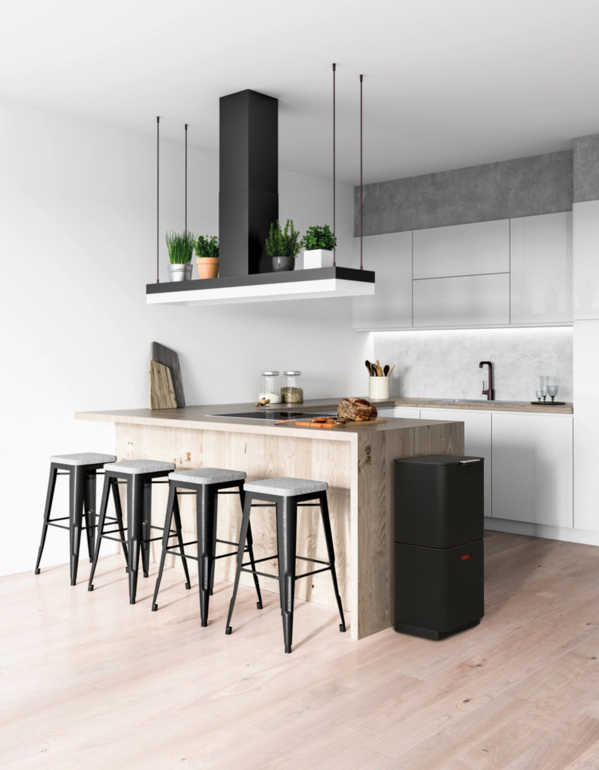 Totem Max 60L, carbon black in Schwarz präsentiert im Onlineshop von KAQTU Design AG. Mülleimer ist von Joseph Joseph