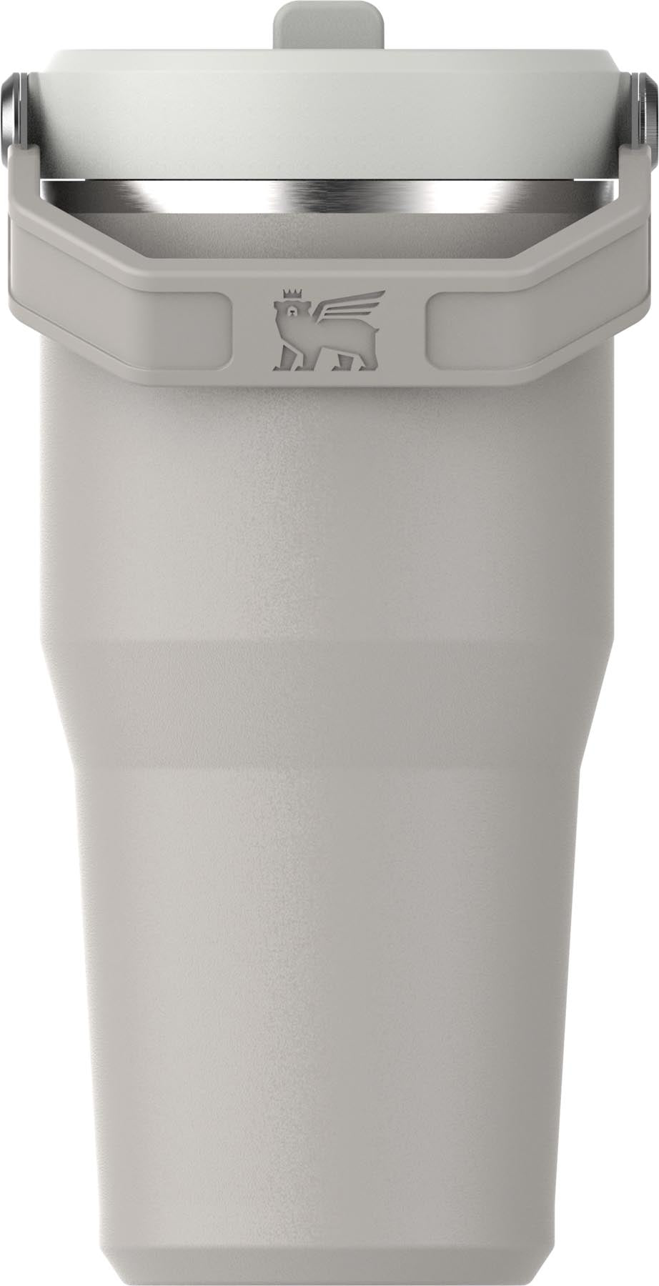 Praktischer Stanley IceFlow Flip Straw Becher in modernem Ash-Grau (0.6l) – perfekt für erfrischende Getränke bei Outdoor-Abenteuern.