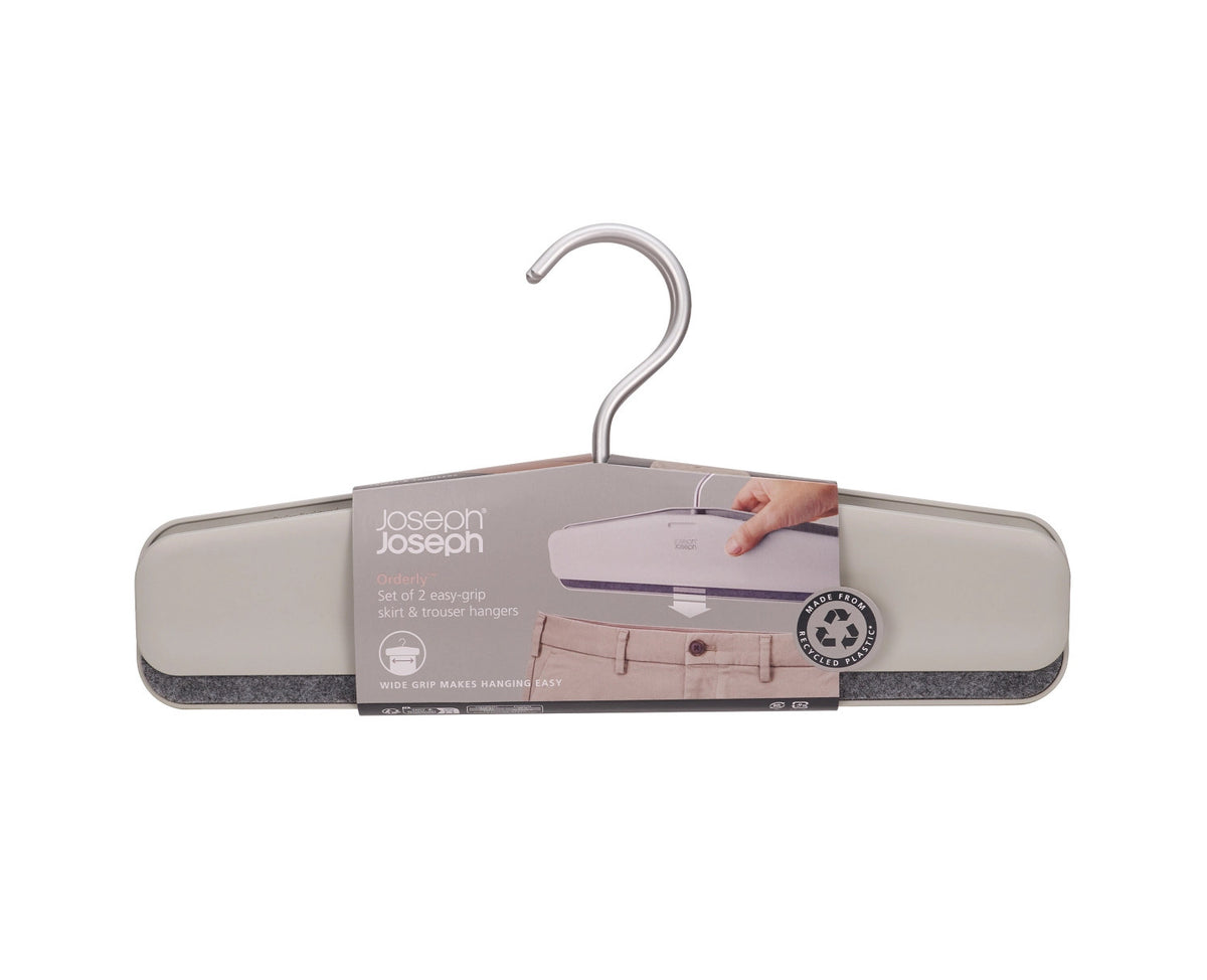 2er Set Orderly Kleiderbügel für Hosen H17cm L43cm ABS ecru in Grau präsentiert im Onlineshop von KAQTU Design AG. Kleiderbügel ist von Joseph Joseph