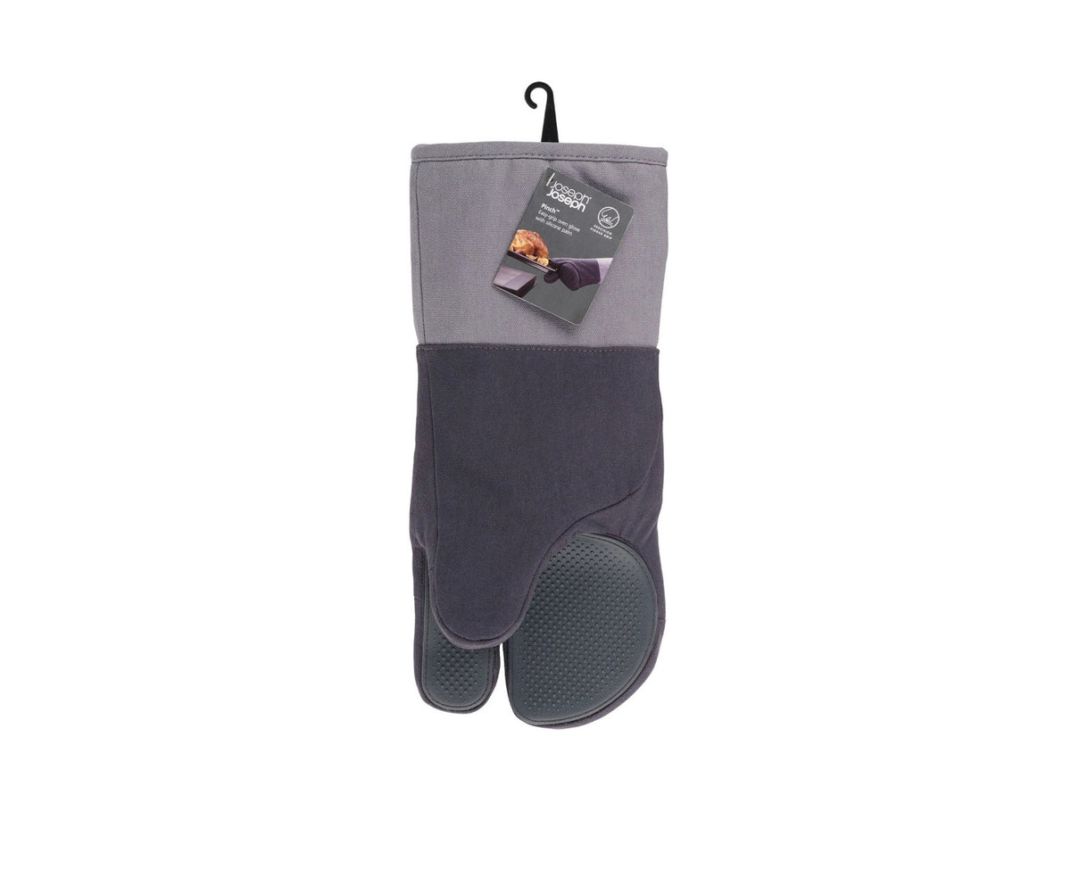Pinch Ofenhandschuh einzeln Baumwolle anthrazit in Grau präsentiert im Onlineshop von KAQTU Design AG. Küchenhelfer ist von Joseph Joseph