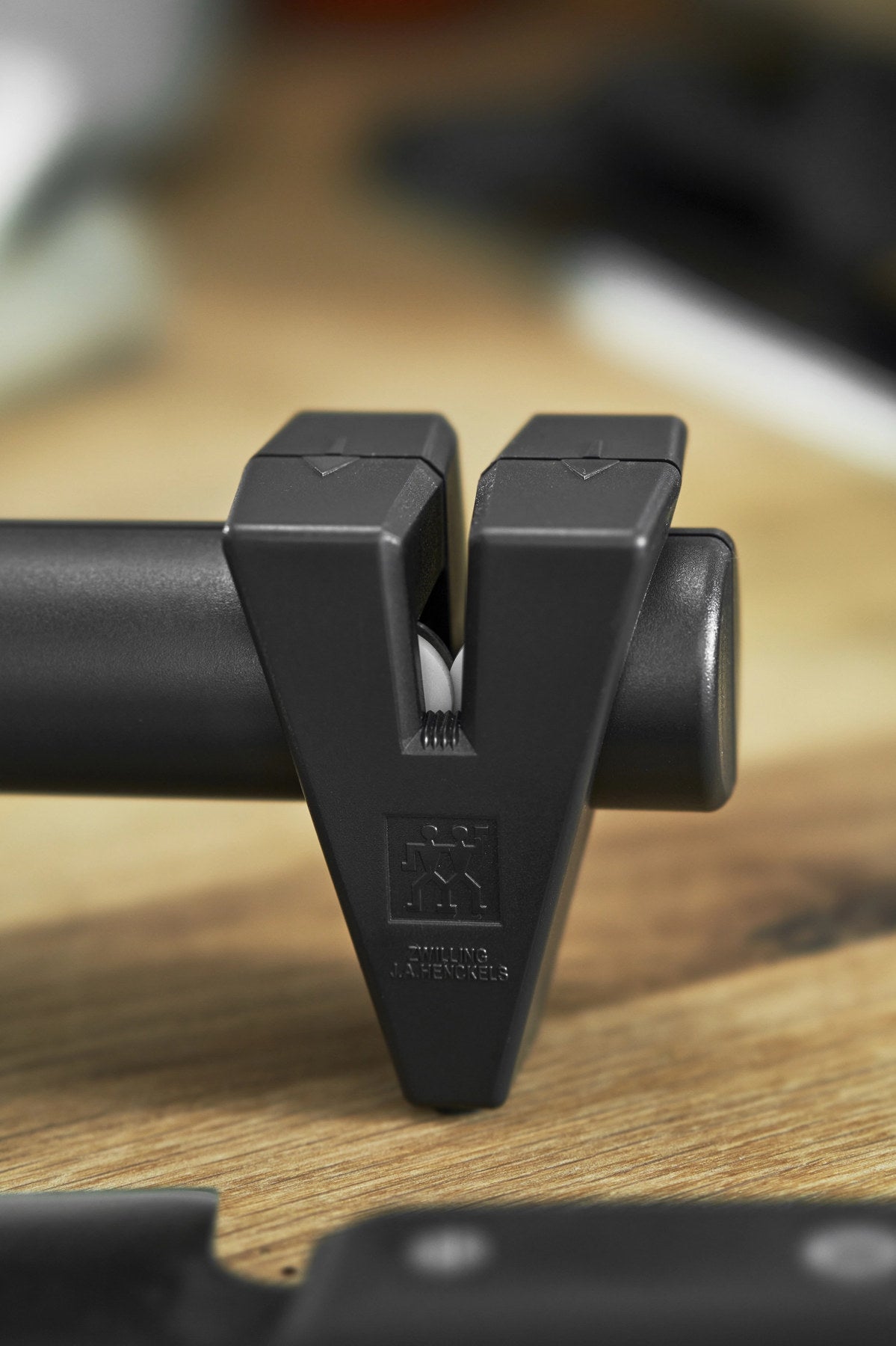 TWINSHARP Messerschärfer schwarz, 170 mm in Schwarz präsentiert im Onlineshop von KAQTU Design AG. Küchenhelfer ist von Zwilling