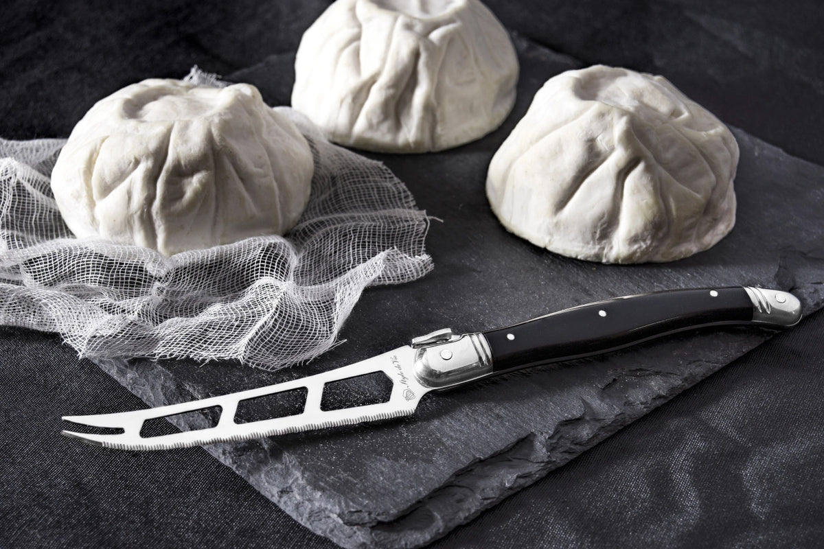 Laguiole Premium Line Käsemesser schwarz in Schwarz präsentiert im Onlineshop von KAQTU Design AG. Küchenmesser ist von Laguiole Style de Vie