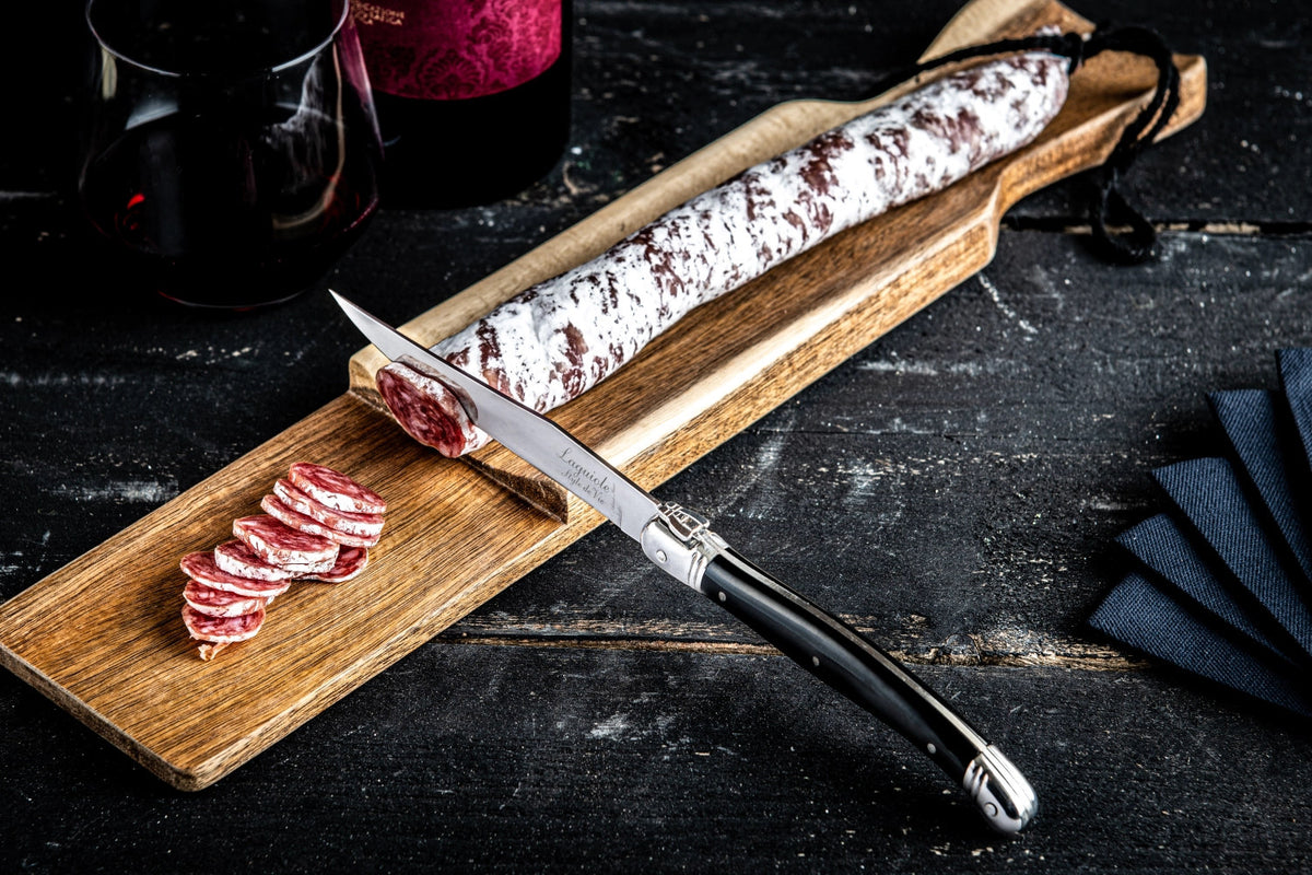 Laguiole Premium Line Wurstbrett Acaciaholz in Schwarz präsentiert im Onlineshop von KAQTU Design AG. Schneidbrett ist von Laguiole Style de Vie