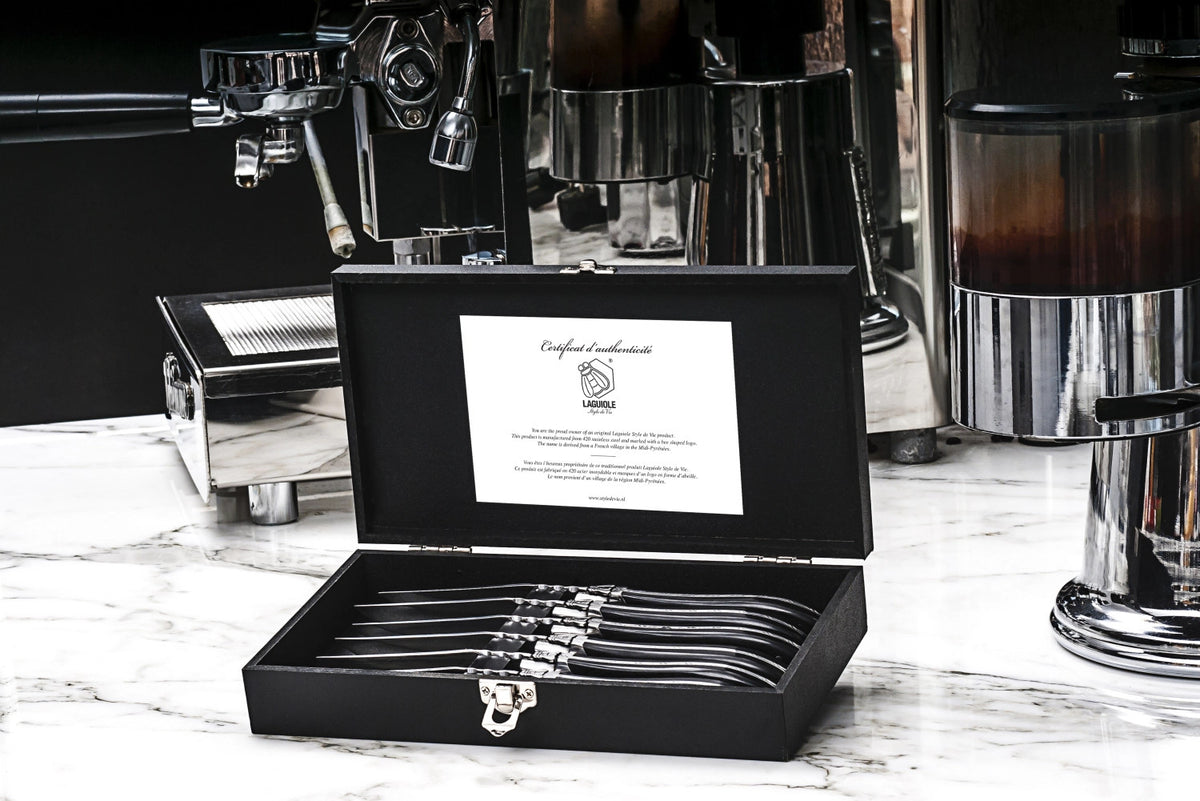 Laguiole Luxury Line Steakmesser schwarzes Ebenholz in Schwarz präsentiert im Onlineshop von KAQTU Design AG. Küchenmesser ist von Laguiole Style de Vie