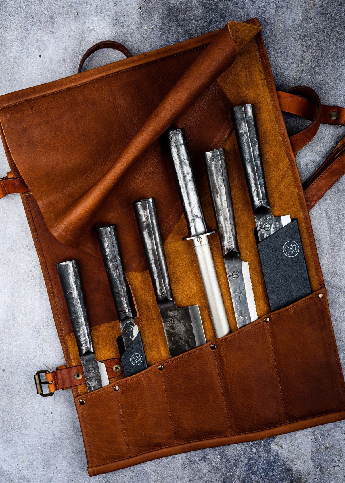 Brute Kochmesser 20cm in Schwarz präsentiert im Onlineshop von KAQTU Design AG. Küchenmesser ist von Forged
