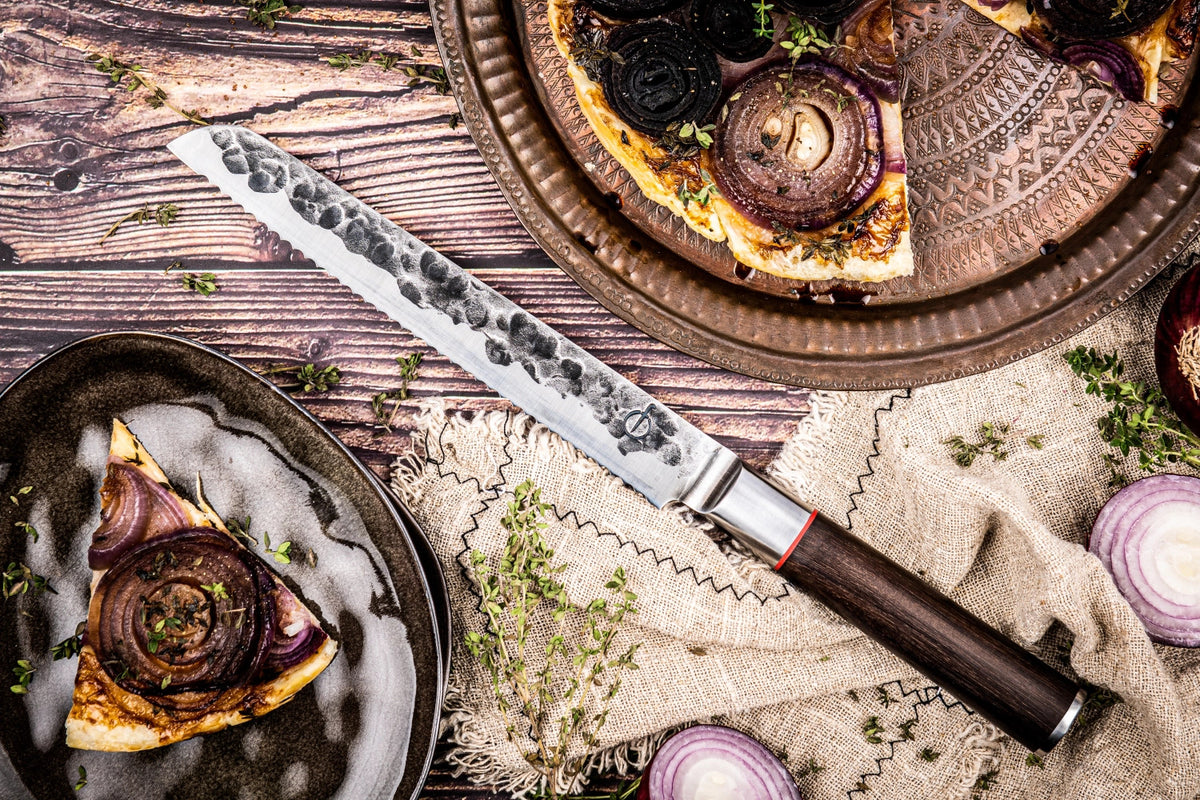 Sebra Brotmesser 20cm in Gelb präsentiert im Onlineshop von KAQTU Design AG. Küchenmesser ist von Forged