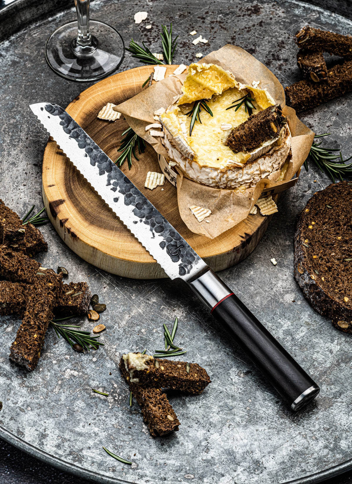Sebra Brotmesser 20cm in Gelb präsentiert im Onlineshop von KAQTU Design AG. Küchenmesser ist von Forged