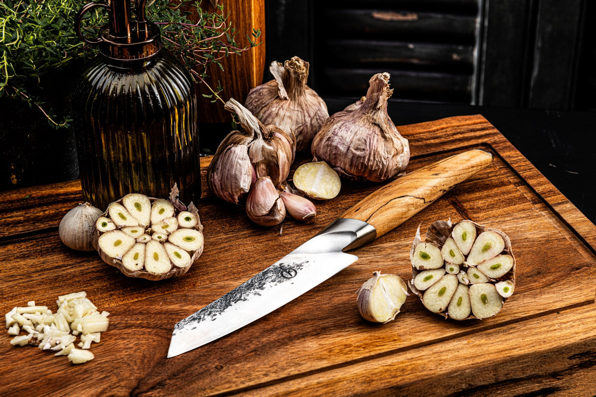 Katai Santokumesser 13cm in Gelb präsentiert im Onlineshop von KAQTU Design AG. Küchenmesser ist von Forged