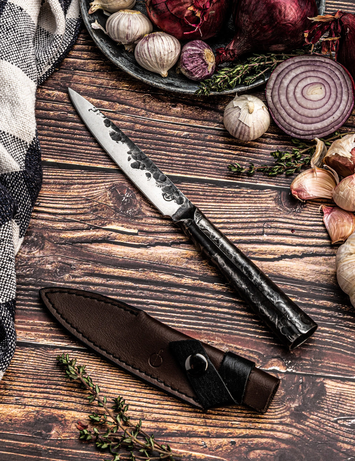 Lederetui Universalmesser in Gelb präsentiert im Onlineshop von KAQTU Design AG. Küchenmesser ist von Forged