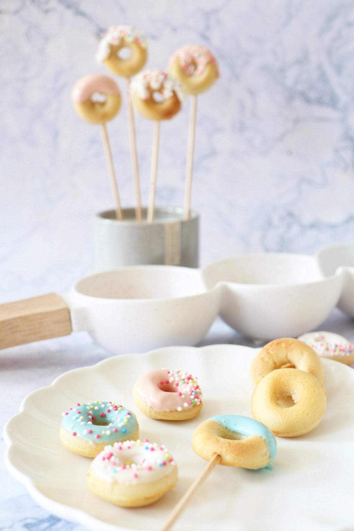 Silikon Backform für 12 Mini-Donuts in Blau präsentiert im Onlineshop von KAQTU Design AG. Backform / Backblech ist von Scrap Cooking