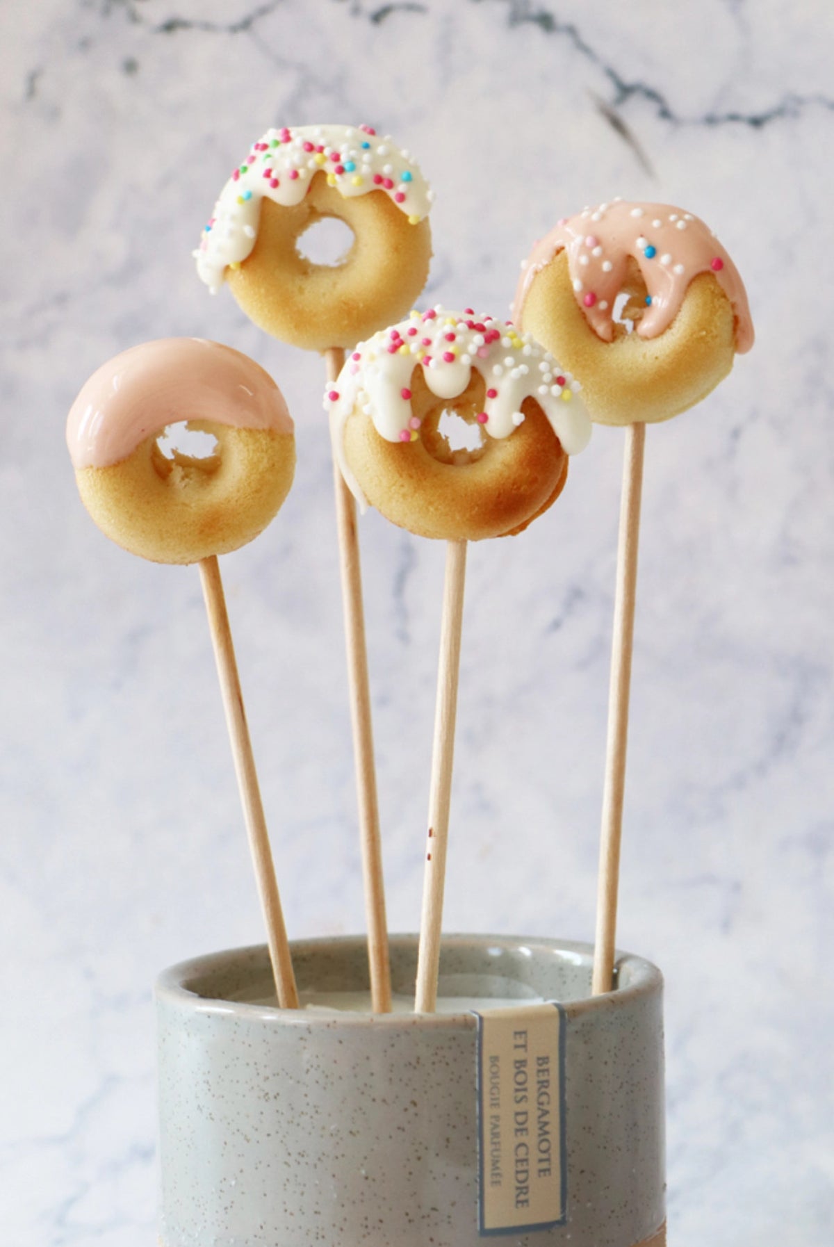 Silikon Backform für 12 Mini-Donuts in Blau präsentiert im Onlineshop von KAQTU Design AG. Backform / Backblech ist von Scrap Cooking