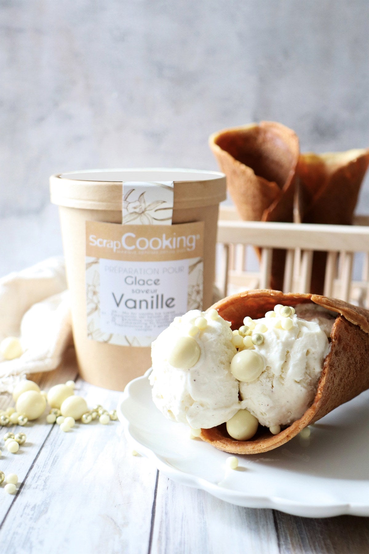 Fertigmischung für Schokoladenwaffeln / Cornet 260g in Mehrfarbig präsentiert im Onlineshop von KAQTU Design AG. Zutaten ist von Scrap Cooking