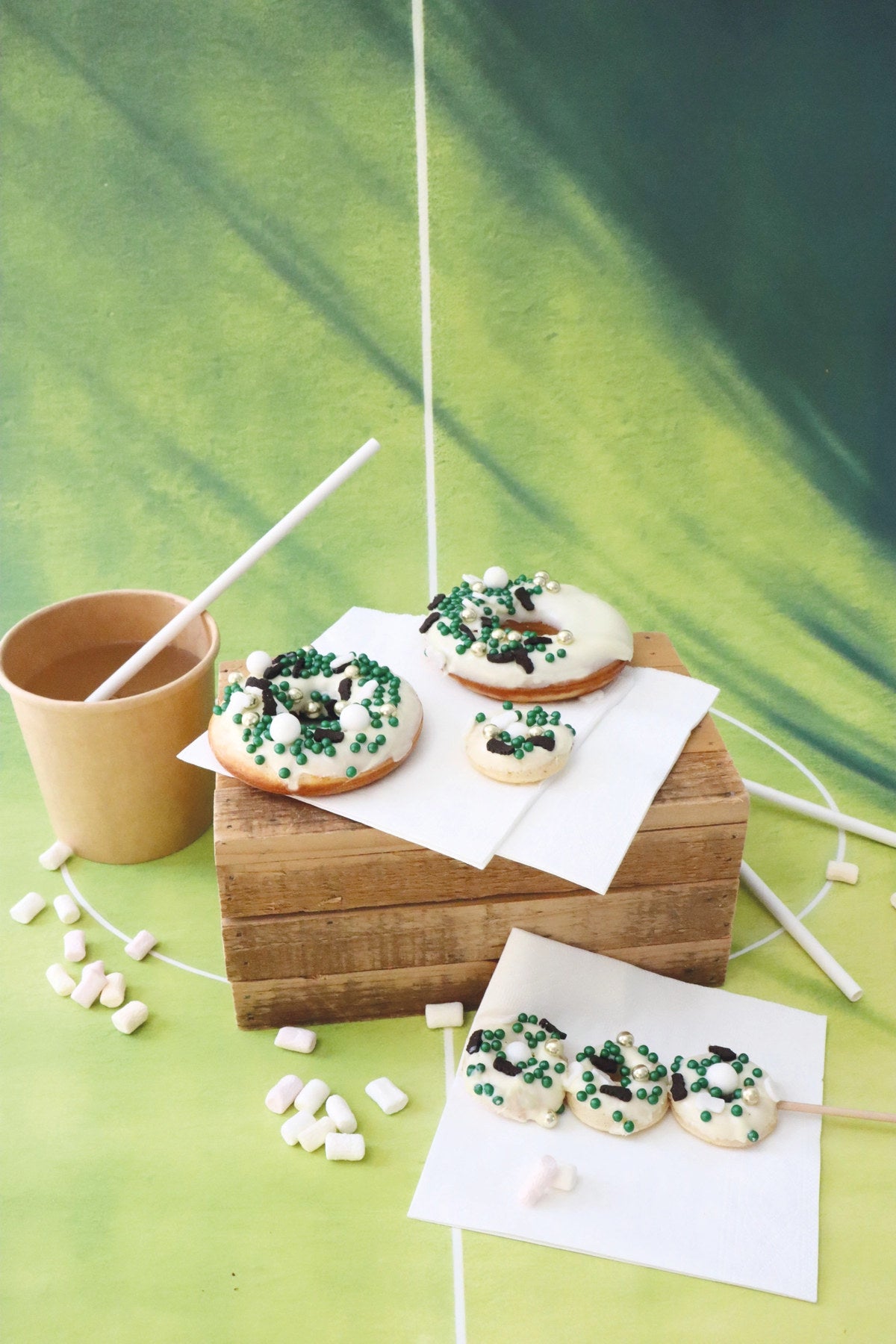 Zuckerstreussel Fussball 50g in Mehrfarbig präsentiert im Onlineshop von KAQTU Design AG. Zutaten ist von Scrap Cooking