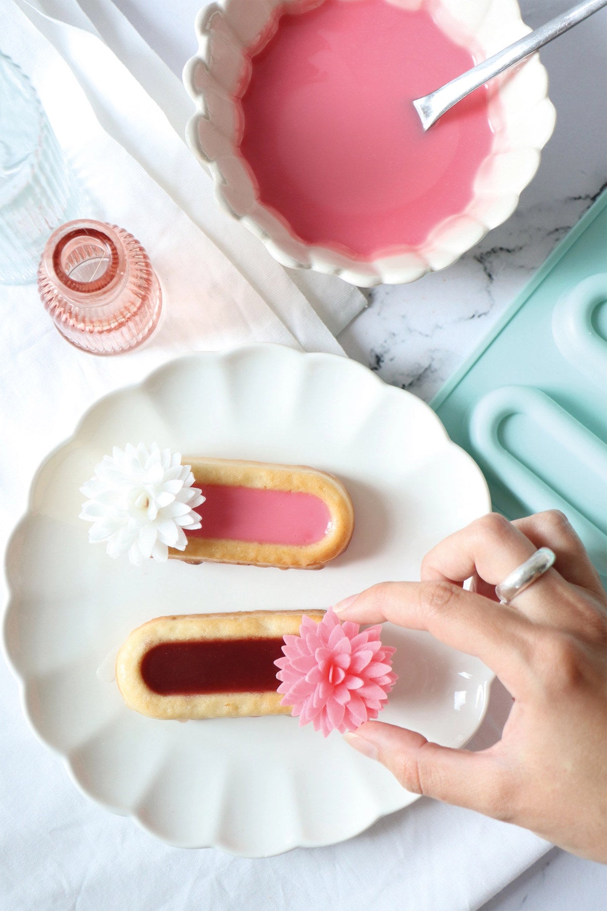 5er Set Dahlien aus Esspapier weiss, rosa in Pink präsentiert im Onlineshop von KAQTU Design AG. Zutaten ist von Scrap Cooking