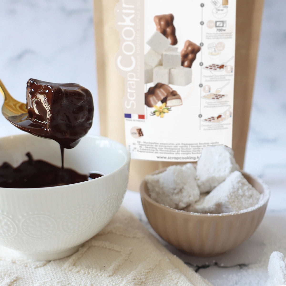 Fertigmischung für Vanille-Marshmallows 160g in Mehrfarbig präsentiert im Onlineshop von KAQTU Design AG. Zutaten ist von Scrap Cooking