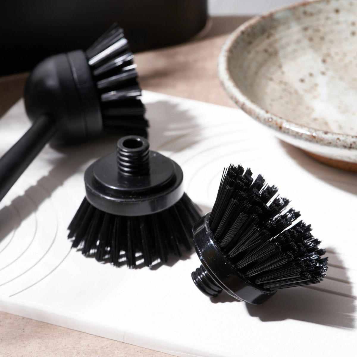 2er Set Wechselbürsten Kunststoff H5.5cm B12cm T6.5cm in Schwarz präsentiert im Onlineshop von KAQTU Design AG. Küchenhelfer ist von Nordesign