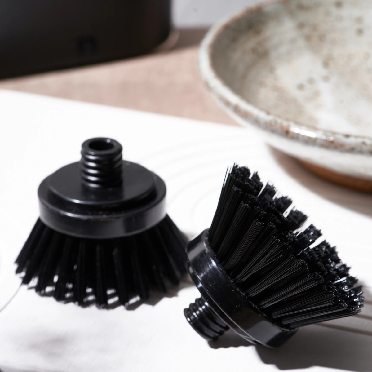 2er Set Wechselbürsten Kunststoff H5.5cm B12cm T6.5cm in Schwarz präsentiert im Onlineshop von KAQTU Design AG. Küchenhelfer ist von Nordesign