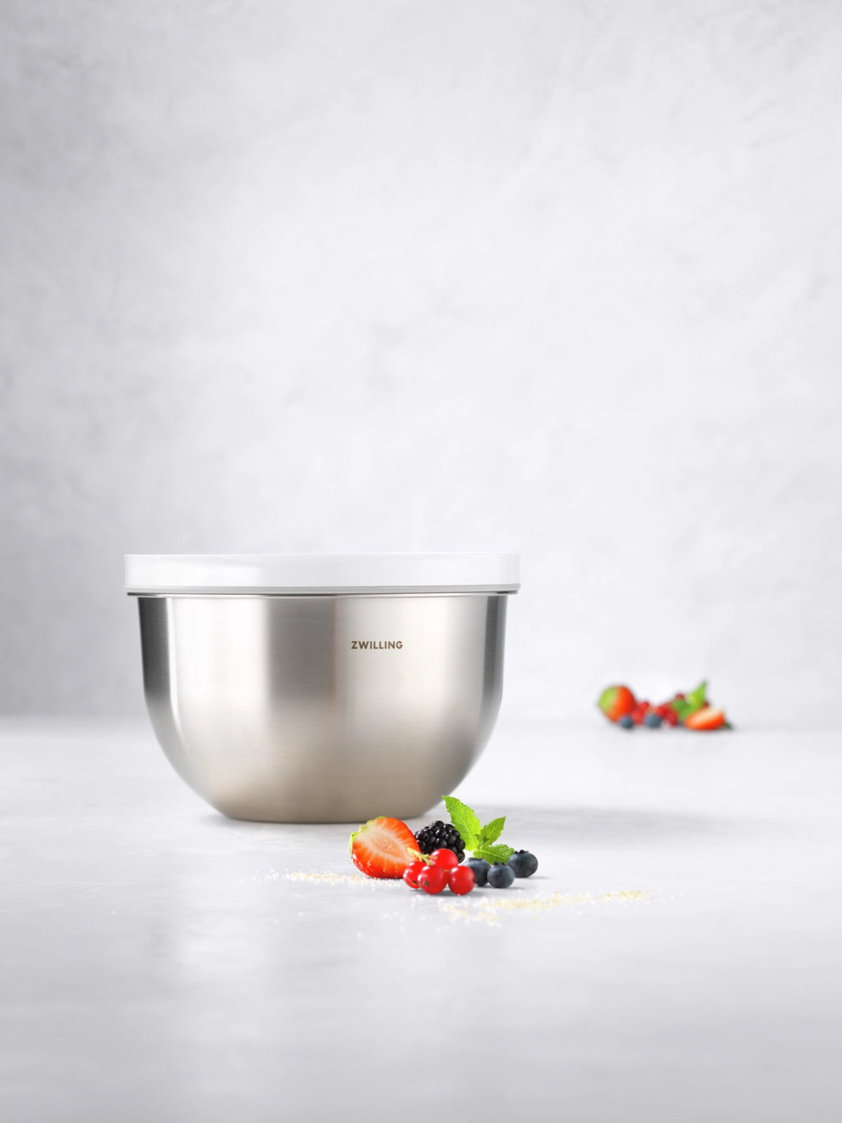 Fresh & Save Bowls Vakuumschüssel M, Edelstahl in Silber präsentiert im Onlineshop von KAQTU Design AG. Aufbewahrungsbeutel ist von Zwilling
