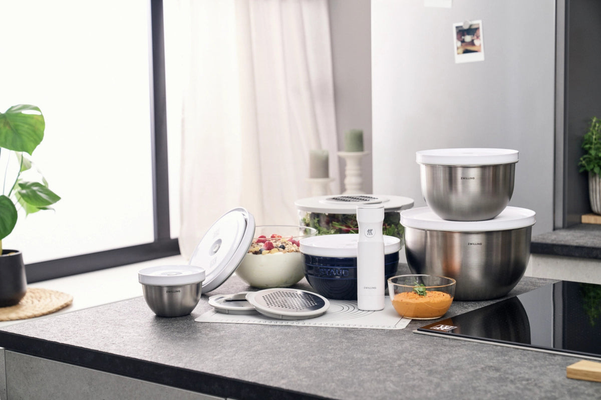 Fresh & Save Bowls Vakuumschüssel L, Edelstahl in Silber präsentiert im Onlineshop von KAQTU Design AG. Aufbewahrungsbeutel ist von Zwilling