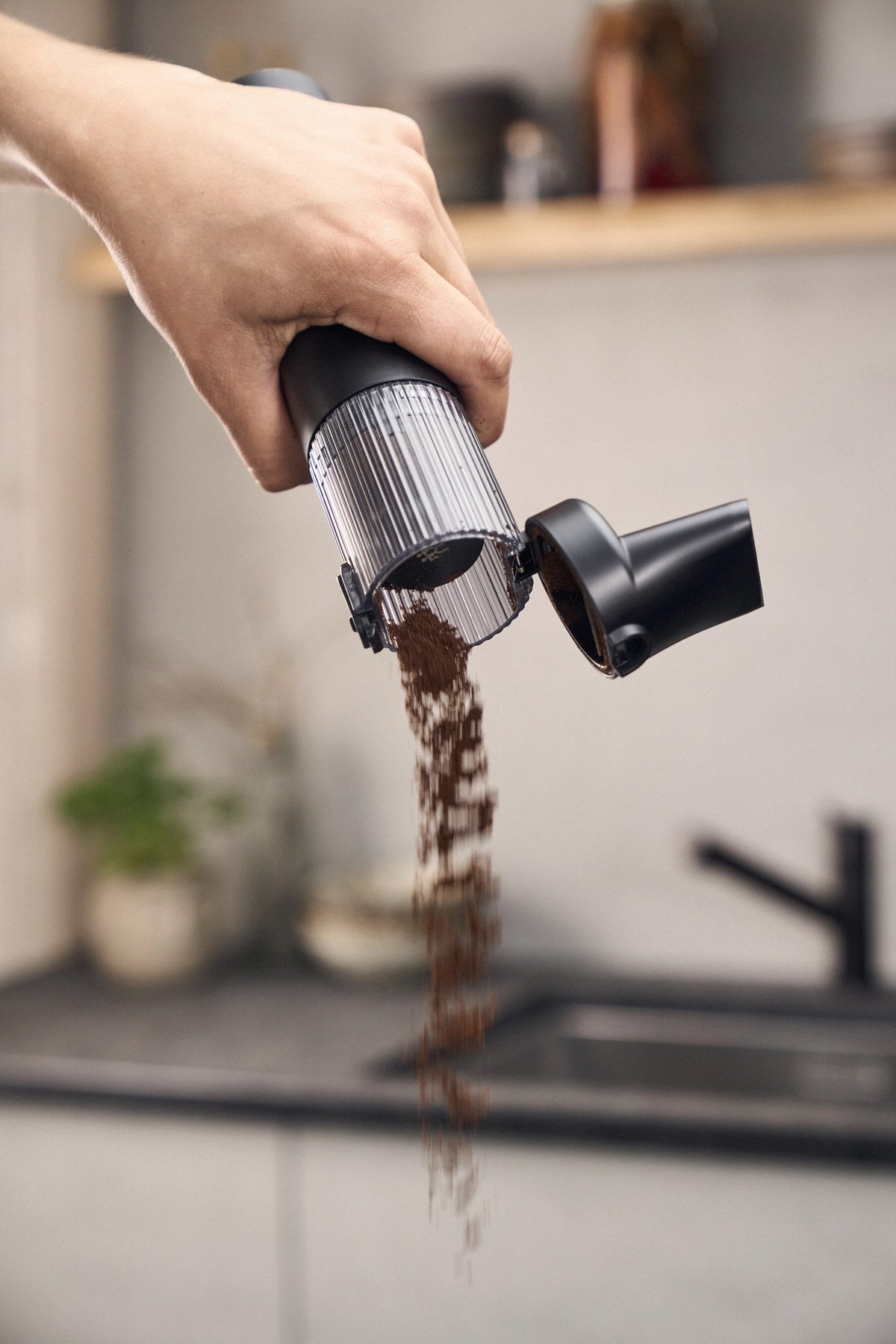 Xtend Kabelloser Handstaubsauger (ohne Akku) in Schwarz präsentiert im Onlineshop von KAQTU Design AG. Küchengerät ist von Zwilling