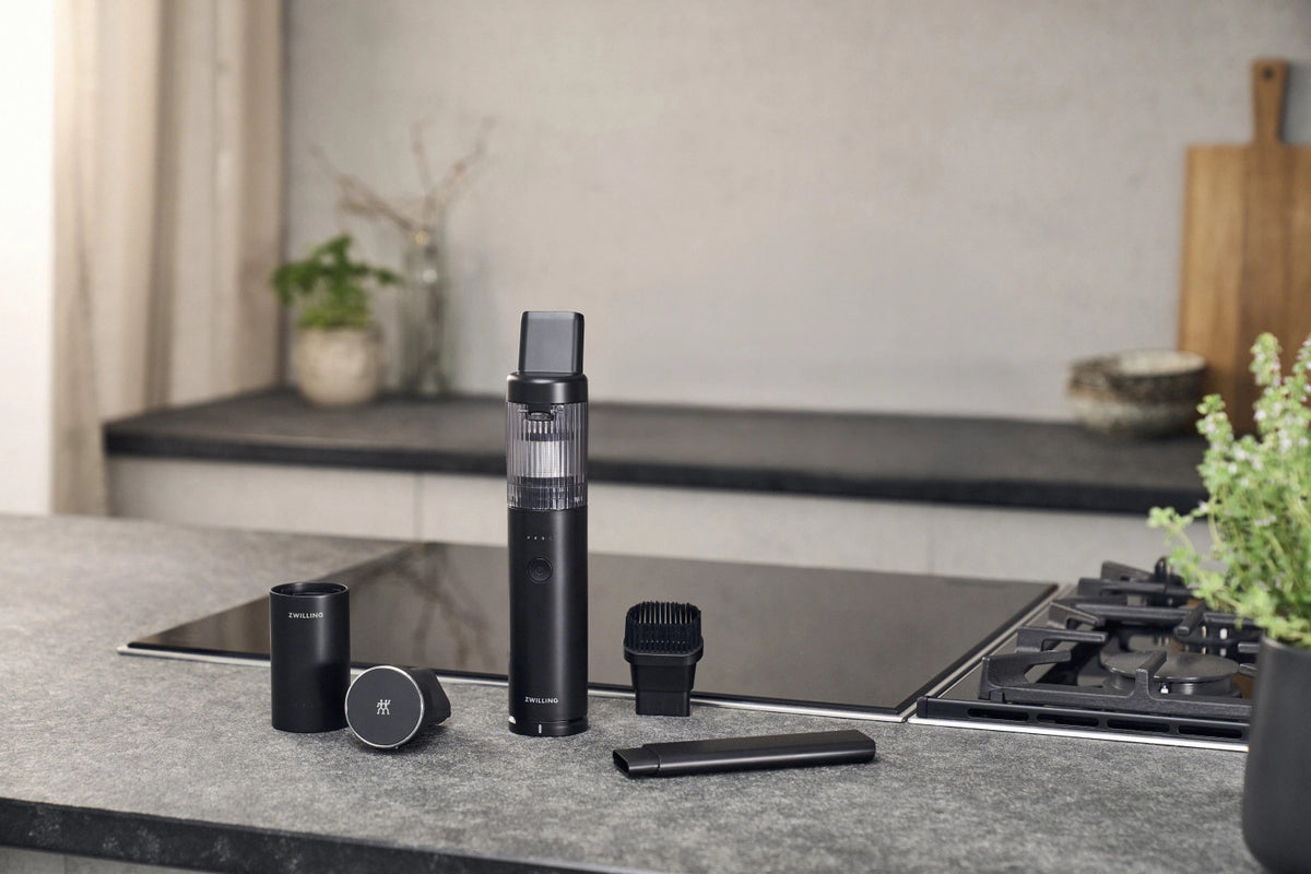 Xtend Akku Handstaubsauger Starter Set in Schwarz präsentiert im Onlineshop von KAQTU Design AG. Küchengerät ist von Zwilling