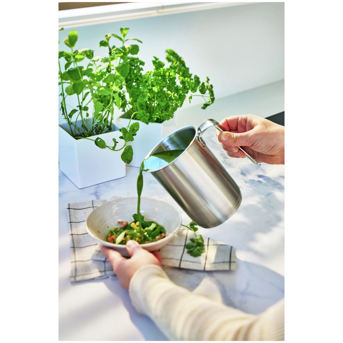 Specialties 3 Saucenpfanne hoch 10cm 1.1l in Silber präsentiert im Onlineshop von KAQTU Design AG. ist von Demeyere