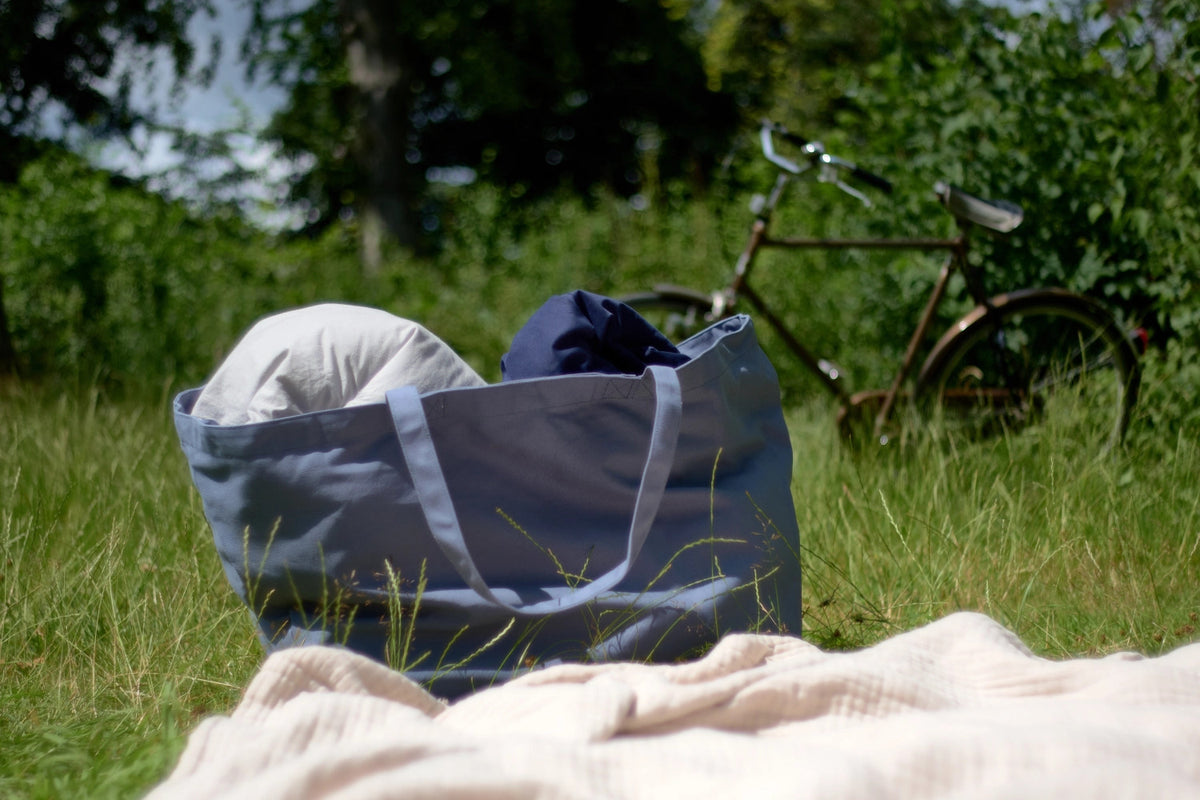 Big Long Tasche 35x45x90cm grey blue Biobaumwolle in Blau präsentiert im Onlineshop von KAQTU Design AG. Küchenhelfer ist von The Organic Company