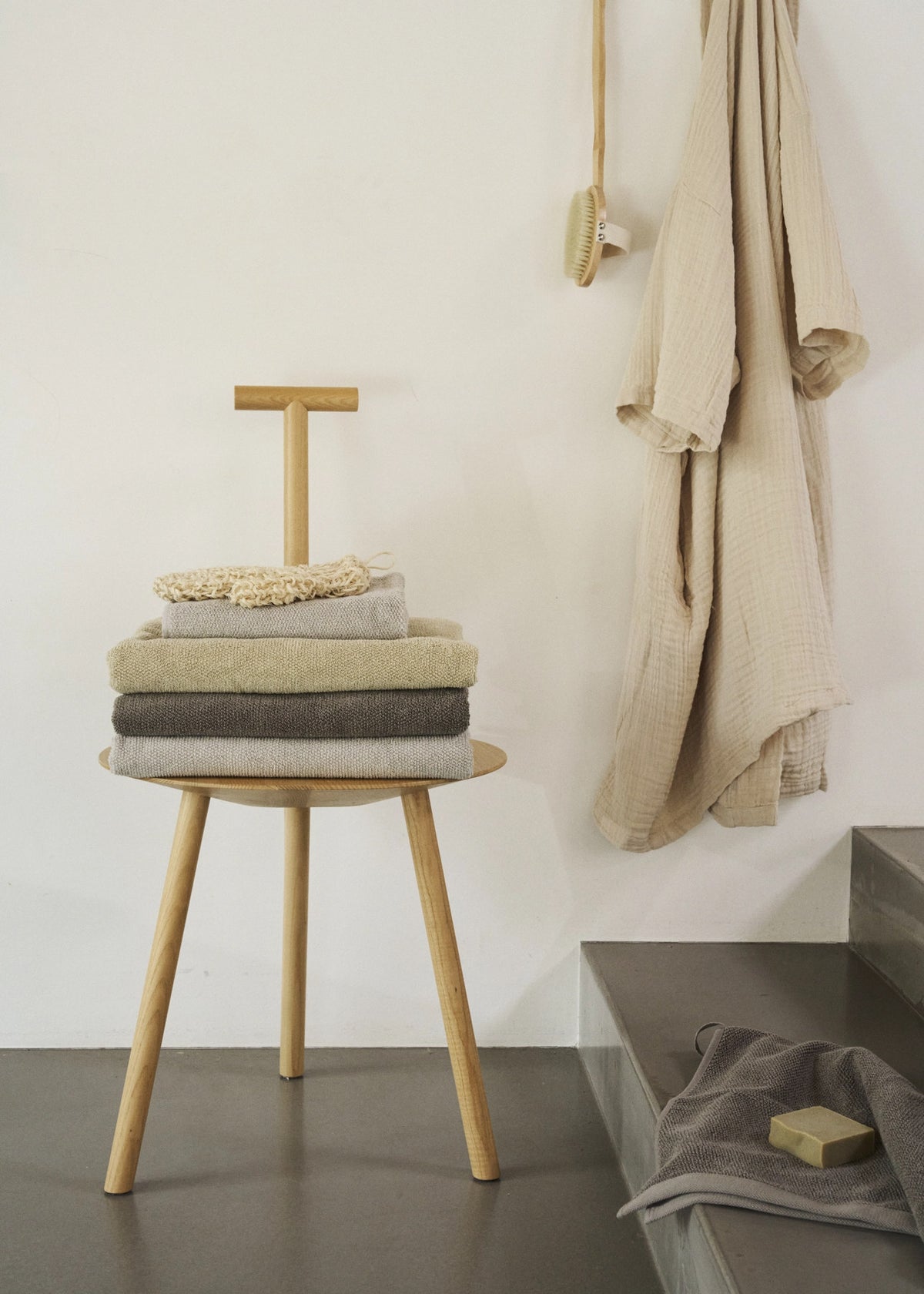 Mild Badetuch 70x140cm stone Biobaumwolle in Grau präsentiert im Onlineshop von KAQTU Design AG. Badetuch ist von The Organic Company