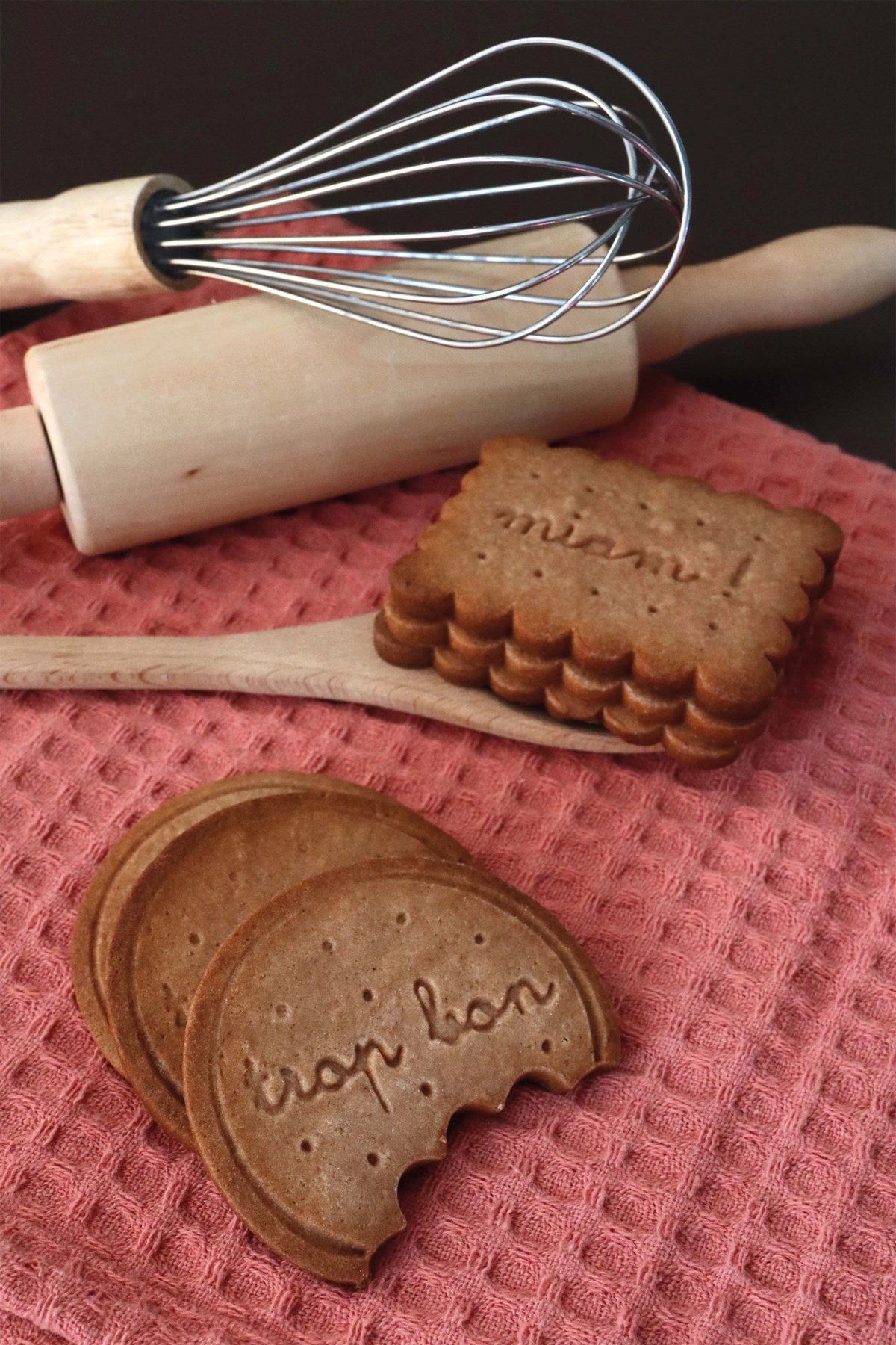 2er Set Ausstechformen klassisch in Pink präsentiert im Onlineshop von KAQTU Design AG. Ausstecher ist von Scrap Cooking