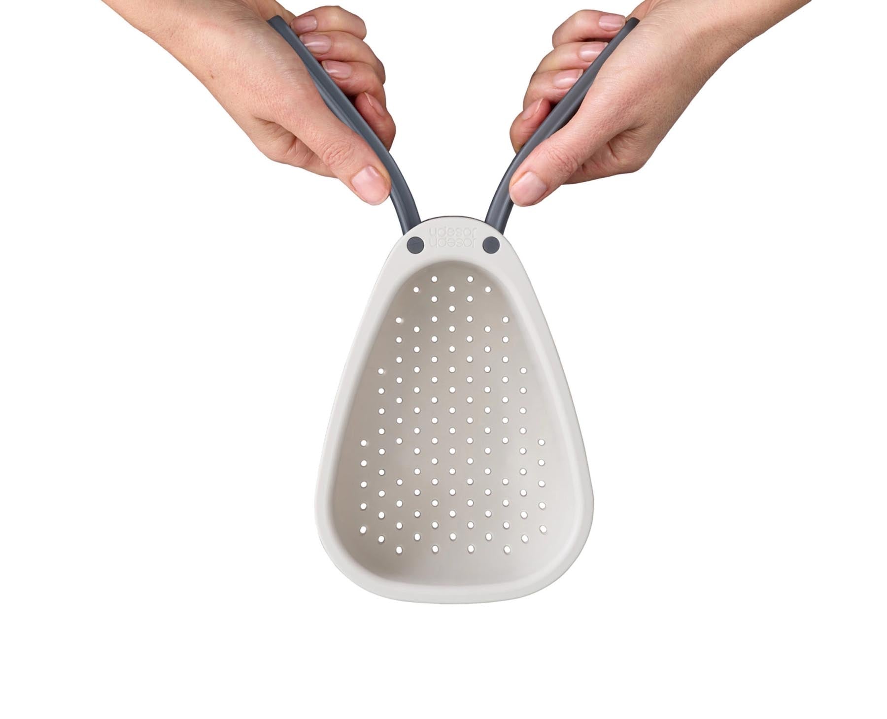 Kompaktes Küchensieb Droplet in modernem Stein-Grau, perfekt zum Abtropfen und Servieren von Lebensmitteln in jeder Küche.