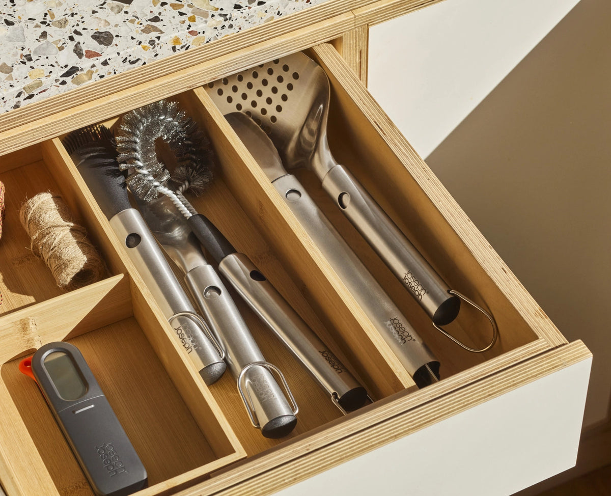 2er Set GrillOut BBQ Wender und Zange Edelstahl in Silber präsentiert im Onlineshop von KAQTU Design AG. Grillbesteck ist von Joseph Joseph