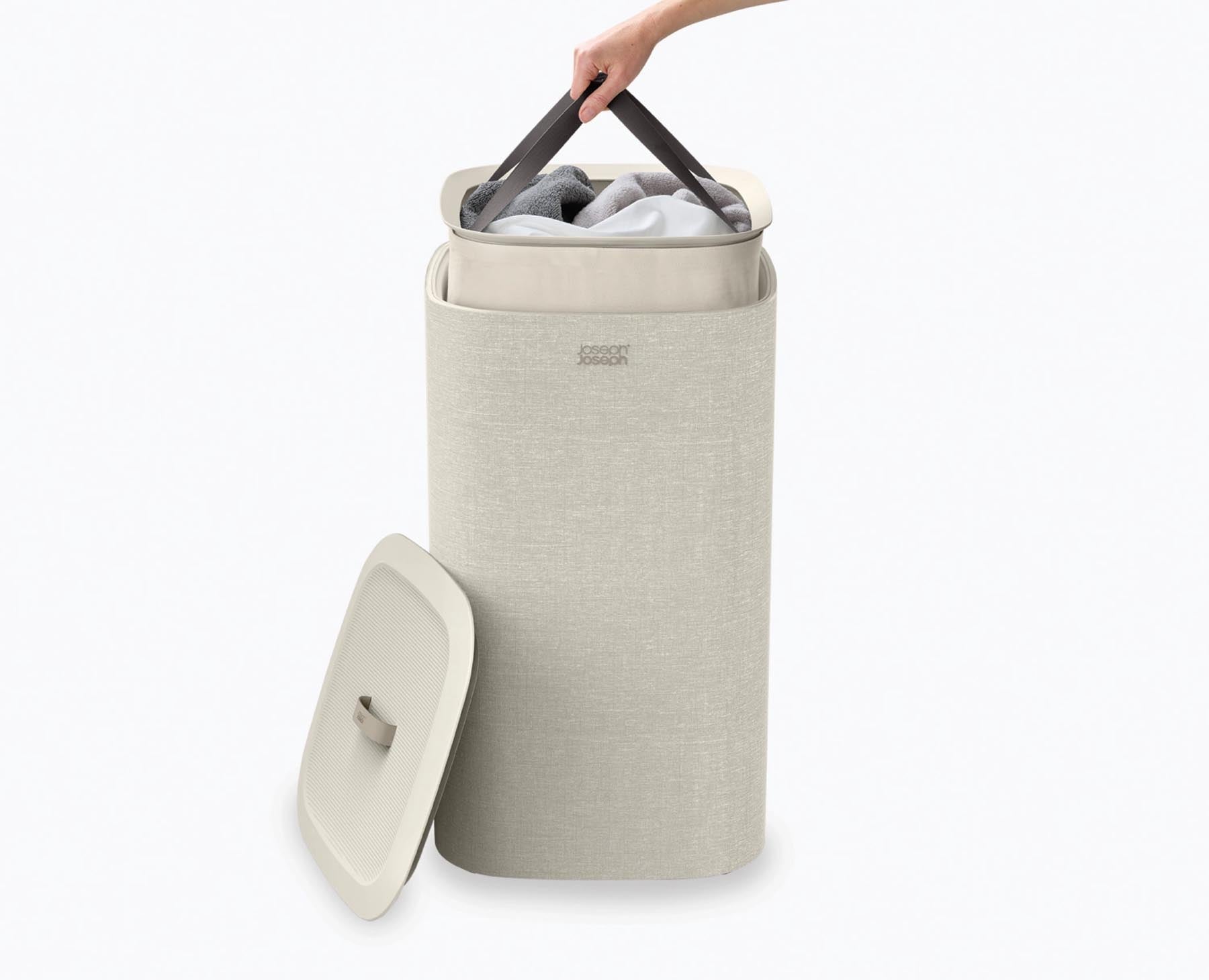 Eleganter Wäschekorb Tota One in sanftem Ecru, ideal für die stilvolle Aufbewahrung von Wäsche. Praktisches und modernes Design von Joseph Joseph.