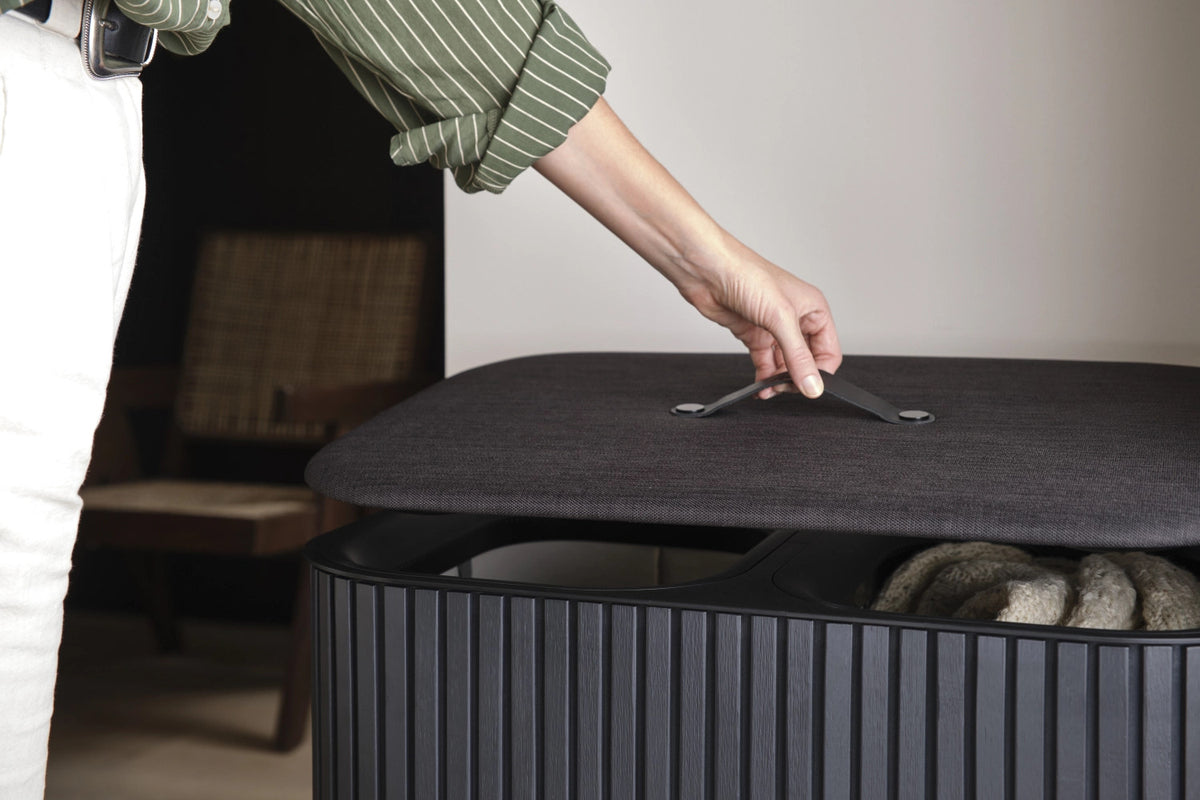 Tota Twin Luxe Wäschekorb 90l black in Schwarz präsentiert im Onlineshop von KAQTU Design AG. Wäschekorb ist von Joseph Joseph