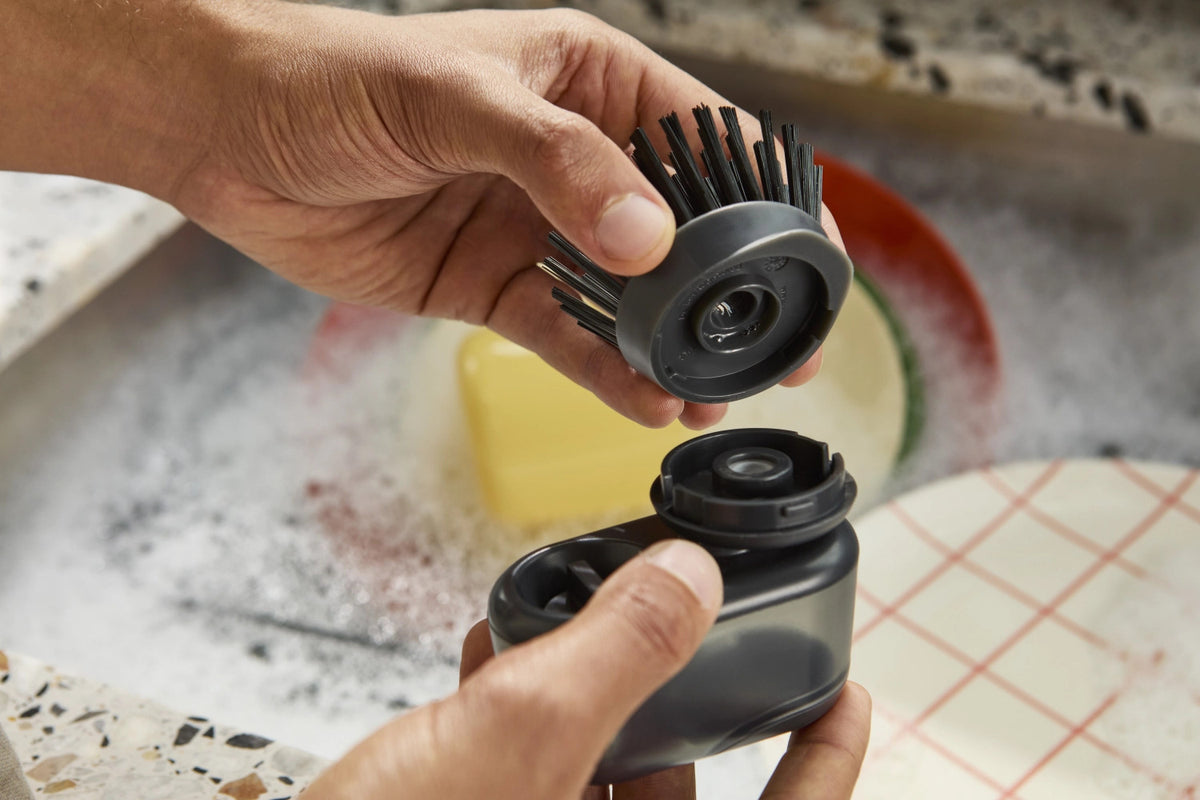 2er Set SinkTech Ersatzbürste für Spülbürste 7x4.5cm in Schwarz präsentiert im Onlineshop von KAQTU Design AG. Abwasch ist von Joseph Joseph
