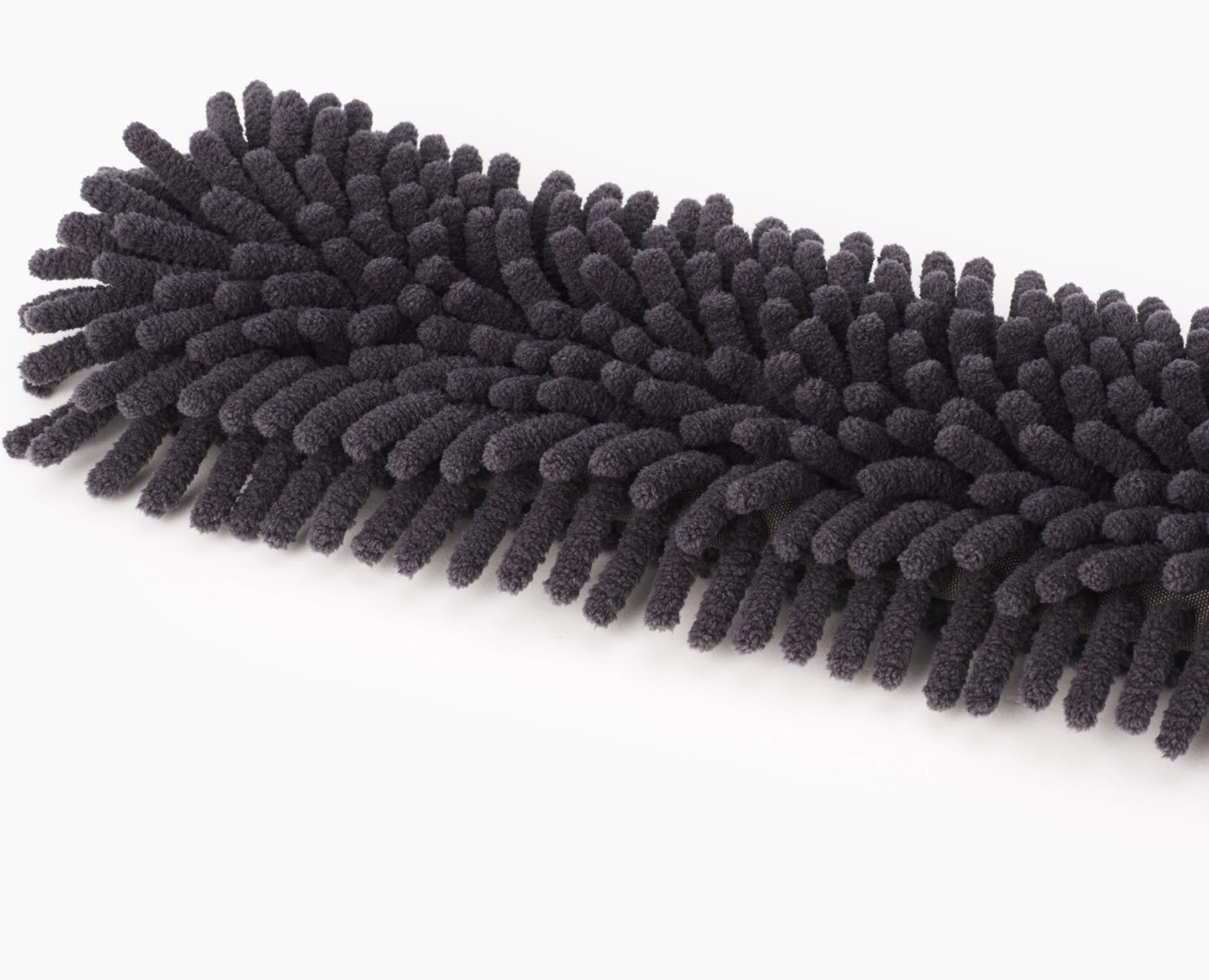 Stylischer CleanTech Staubwedel in light stone, perfekt für müheloses Staubwischen. Inklusive schützender Hülle für einfache Aufbewahrung.