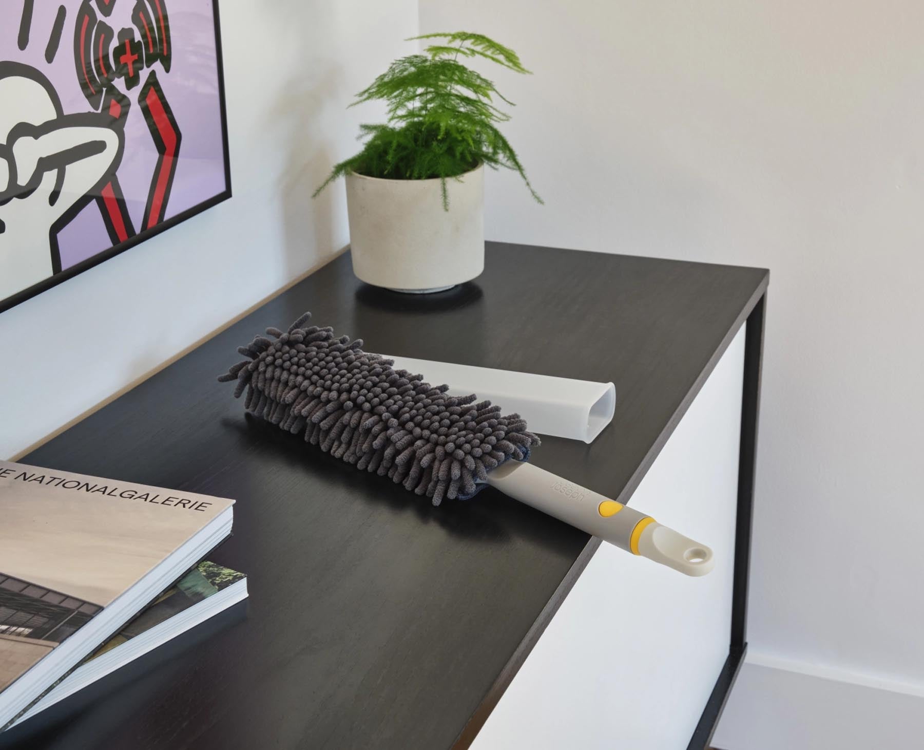 Stylischer CleanTech Staubwedel in light stone, perfekt für gründliches Staubwischen. Inklusive Hülle für einfache und kompakte Lagerung.
