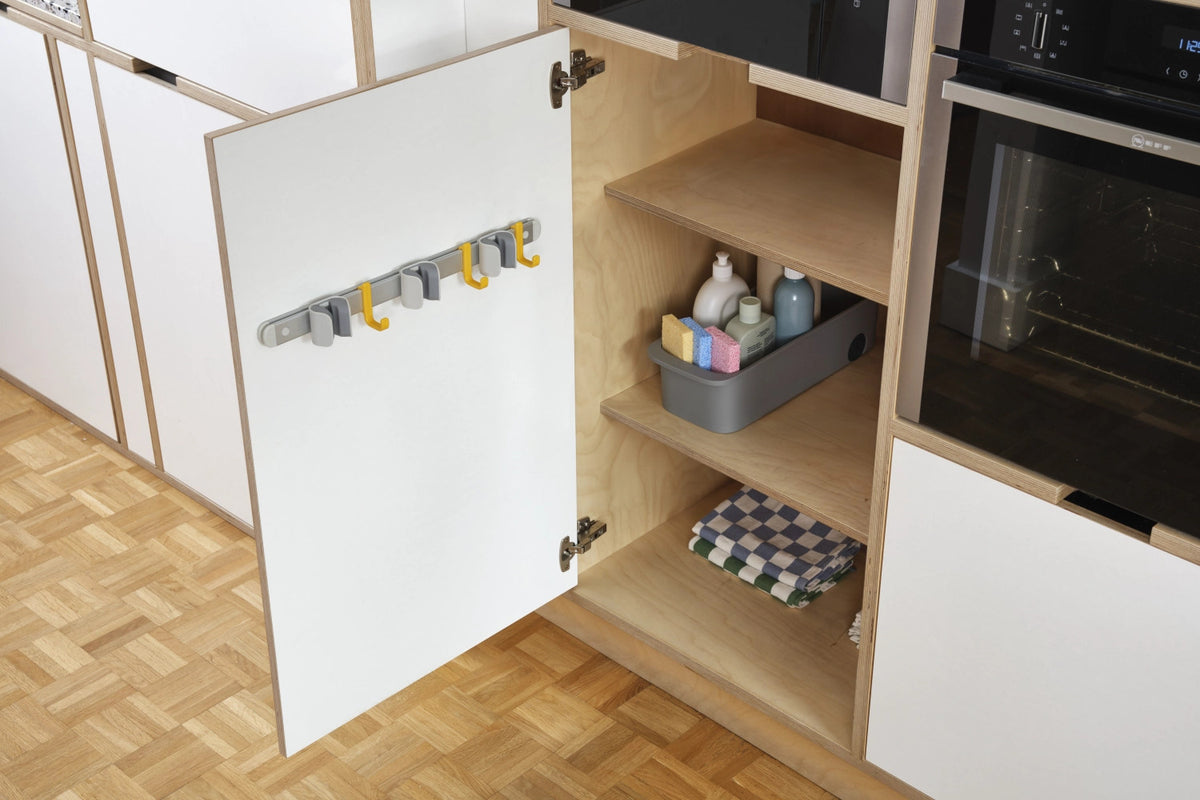 CleanTech Halterung für Reinigungsutensilien 49x7cm in Silber präsentiert im Onlineshop von KAQTU Design AG. Reinigung & Wäsche ist von Joseph Joseph