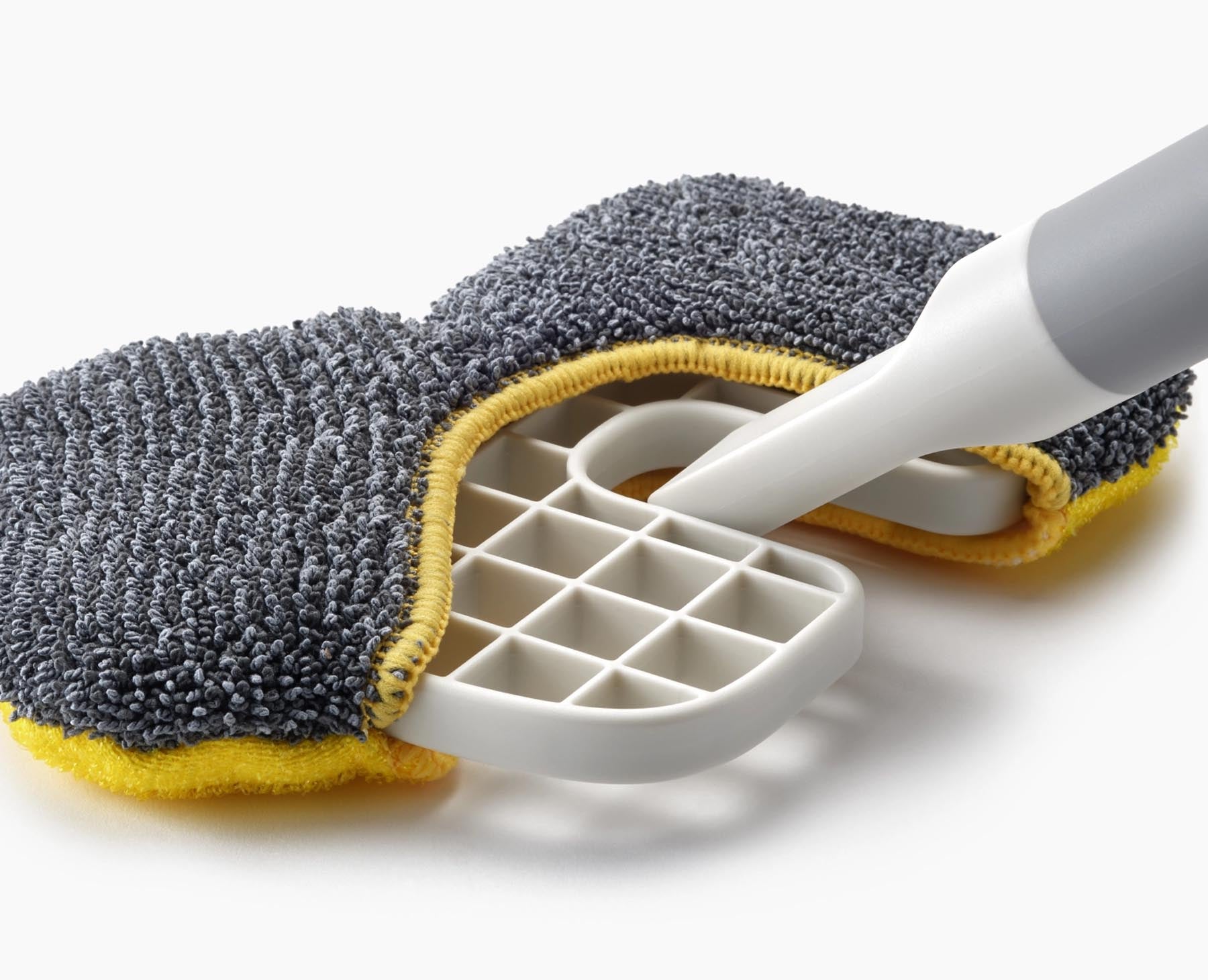Hochwertiges CleanTech Ersatzpad in blau und gelb, 18x11cm, perfekt für effektive Bodenreinigung mit Joseph Joseph Bodenschrubber.