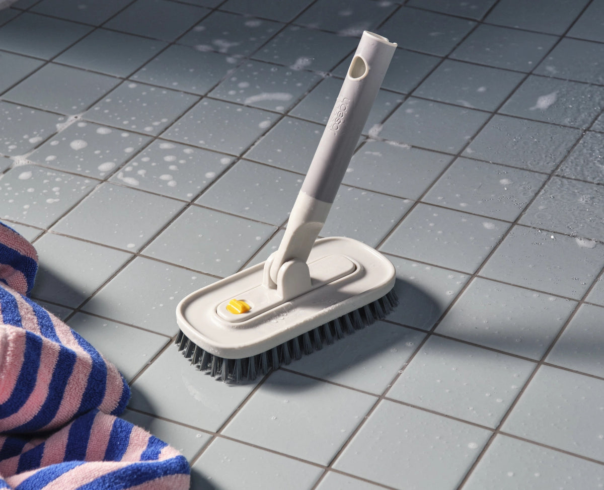 CleanTech Reinigungsset Bürsten light stone in Grau präsentiert im Onlineshop von KAQTU Design AG. Reinigung & Wäsche ist von Joseph Joseph