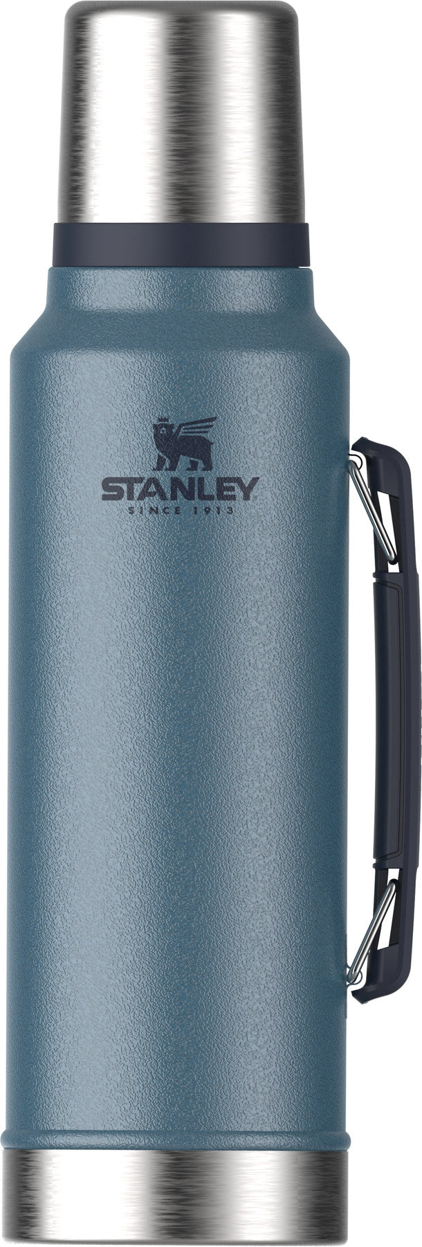 Legendary Classic Flasche 1.4l hammertone lake in Blau präsentiert im Onlineshop von KAQTU Design AG. Thermosflasche ist von Stanley