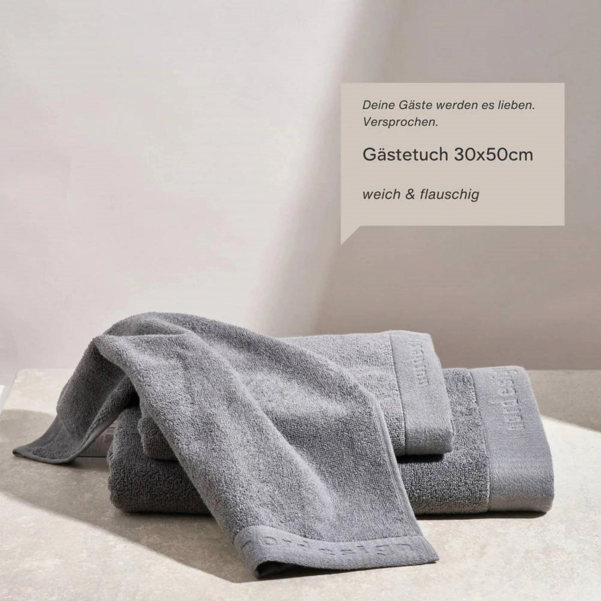 Gästetuch 30x50cm dunkelgrau in Grau präsentiert im Onlineshop von KAQTU Design AG. Badetuch ist von Nordesign