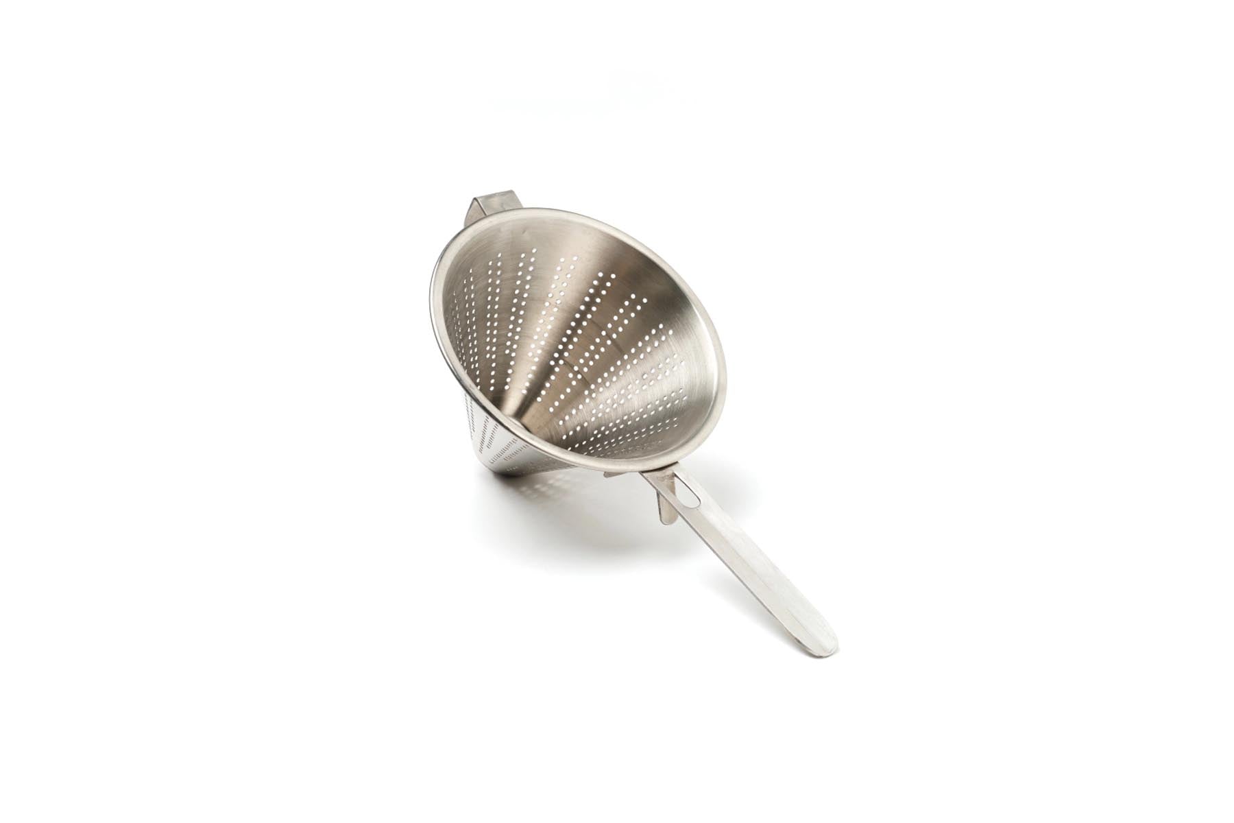 Spitzsieb Edelstahl Ø 24cm in präsentiert im Onlineshop von KAQTU Design AG. Küchenhelfer ist von Comas