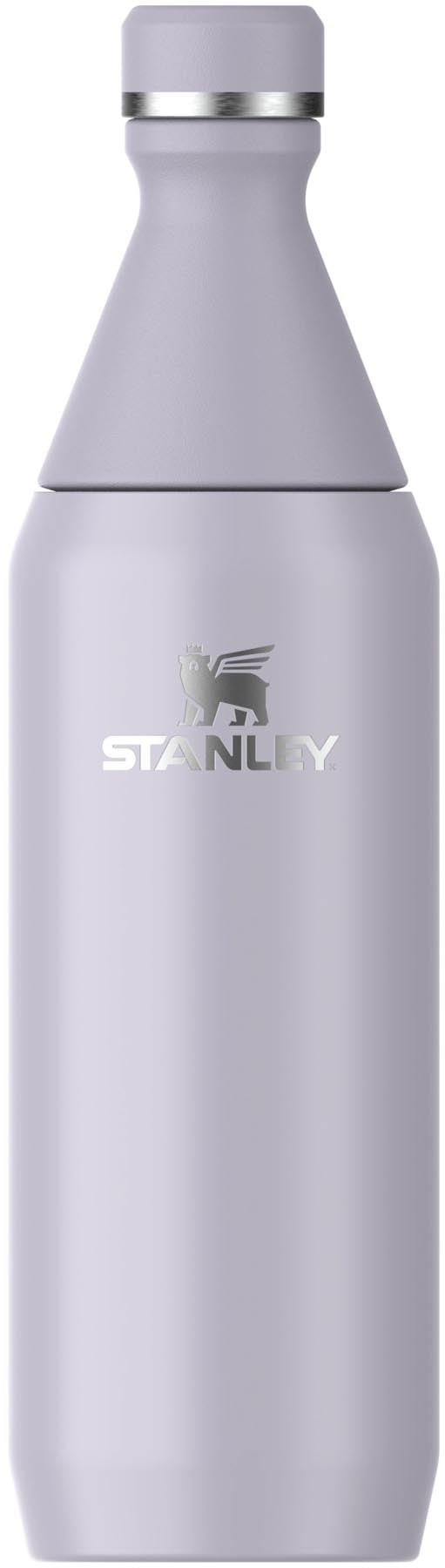 All Day Slim Flasche 0.6l purple dust in Violett präsentiert im Onlineshop von KAQTU Design AG. Aufbewahrungsbehälter ist von Stanley