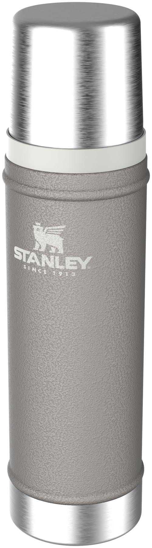 Stilvolle Stanley Flasche in Hammertone Ash, 0.59l, perfekt für alle Abenteuer, hält Getränke lange warm oder kühl, langlebig und praktisch.