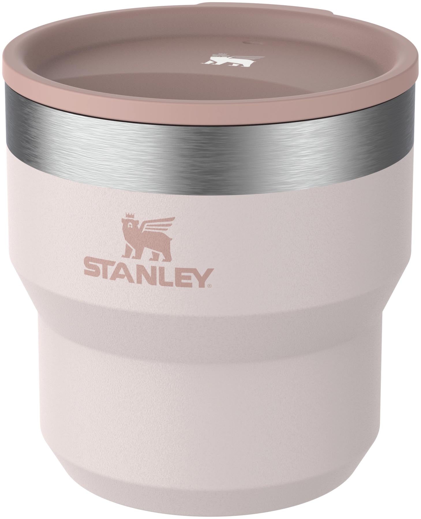 Elegante Stay Hot Stacking Camp Tasse in sanftem Rose Quartz, ideal für heiße Getränke beim Camping und Outdoor-Abenteuern.