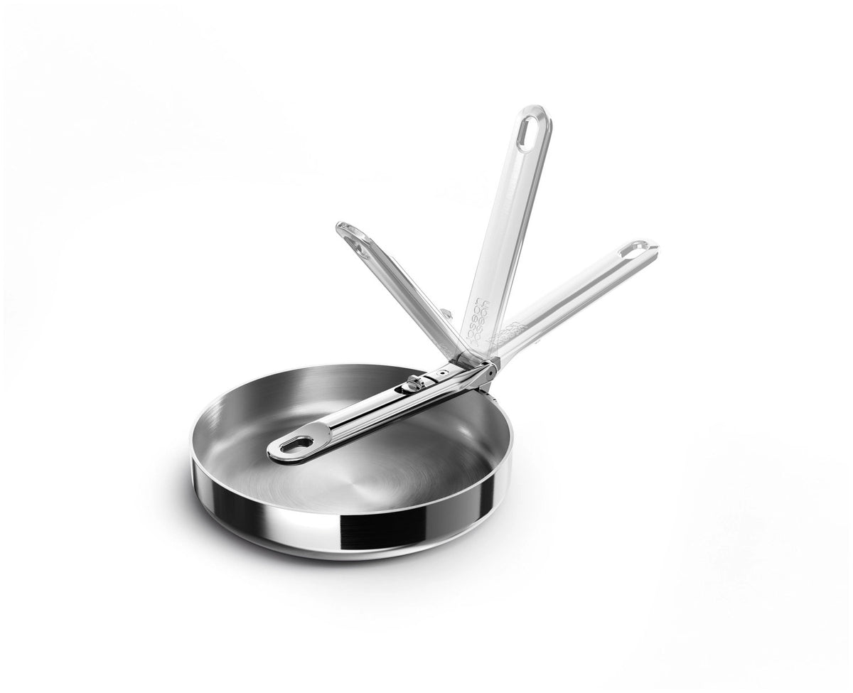 Space Steel Bratpfanne D20cm Edelstahl mit Klappgriff in Silber präsentiert im Onlineshop von KAQTU Design AG. Bratpfanne ist von Joseph Joseph