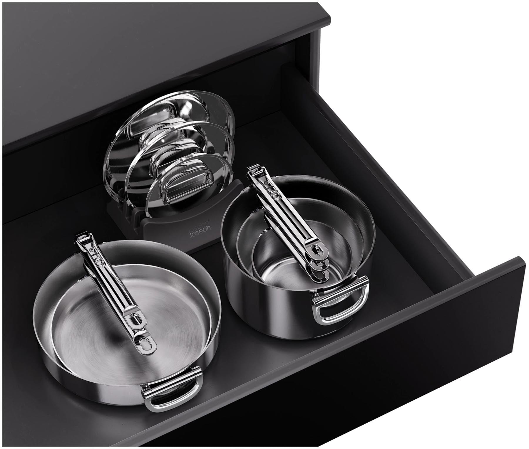 Elegantes 5er Pfannenset von Joseph Joseph mit klappbaren Griffen, perfekt für platzsparende Aufbewahrung und vielseitige Kochanwendungen.