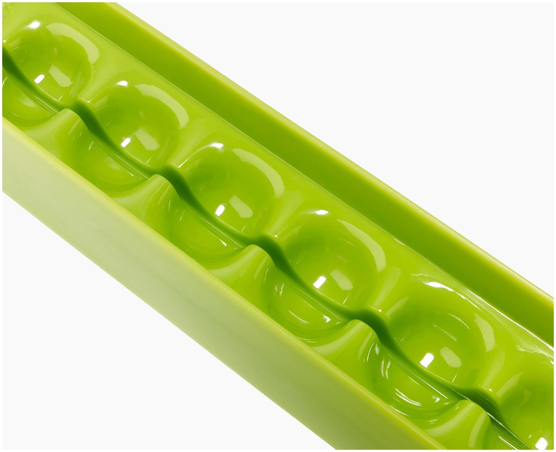 Innovative Halve-It Schneidehilfe von Joseph Joseph in leuchtendem Grün, perfekt für müheloses und genaues Teilen von Obst und Gemüse.