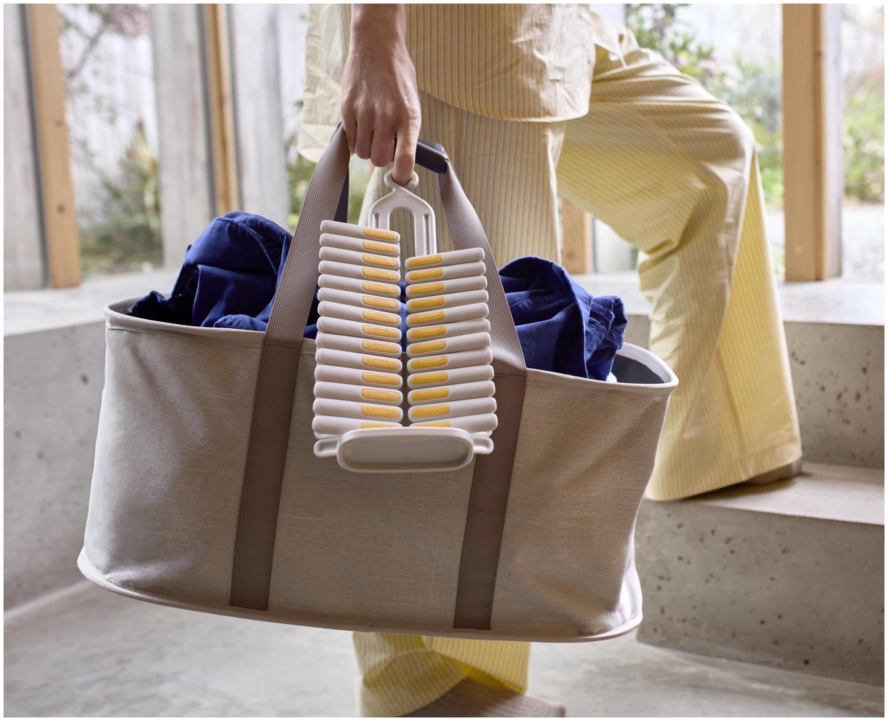 Buntes 30er Set Wäscheklammern mit Halterung von Joseph Joseph, perfekt für stilvolle Wäscheorganisation und kreative Aufbewahrungslösungen.